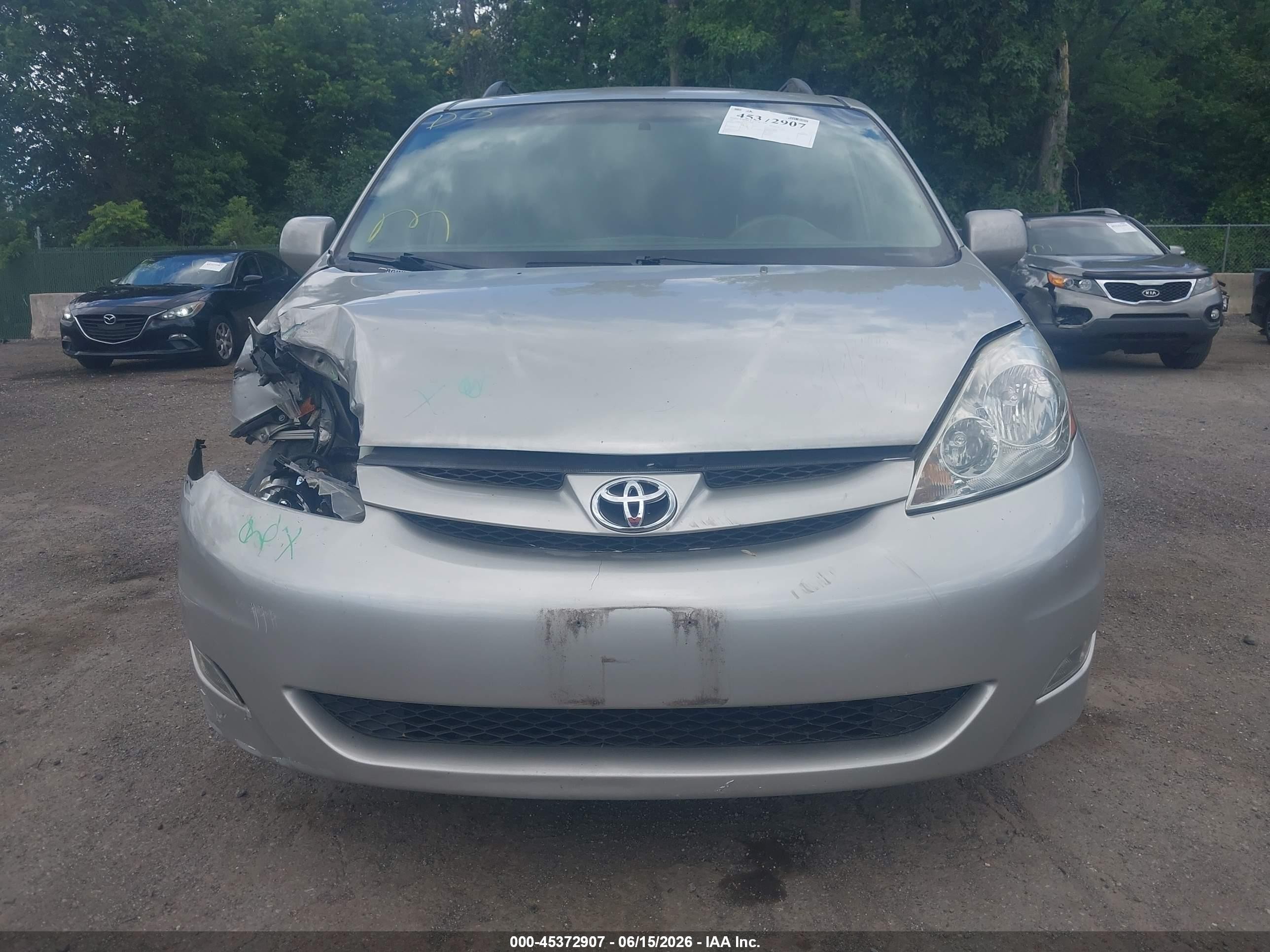 2007 Toyota Sienna Xle Silver vin: 5TDBK22C37S002564