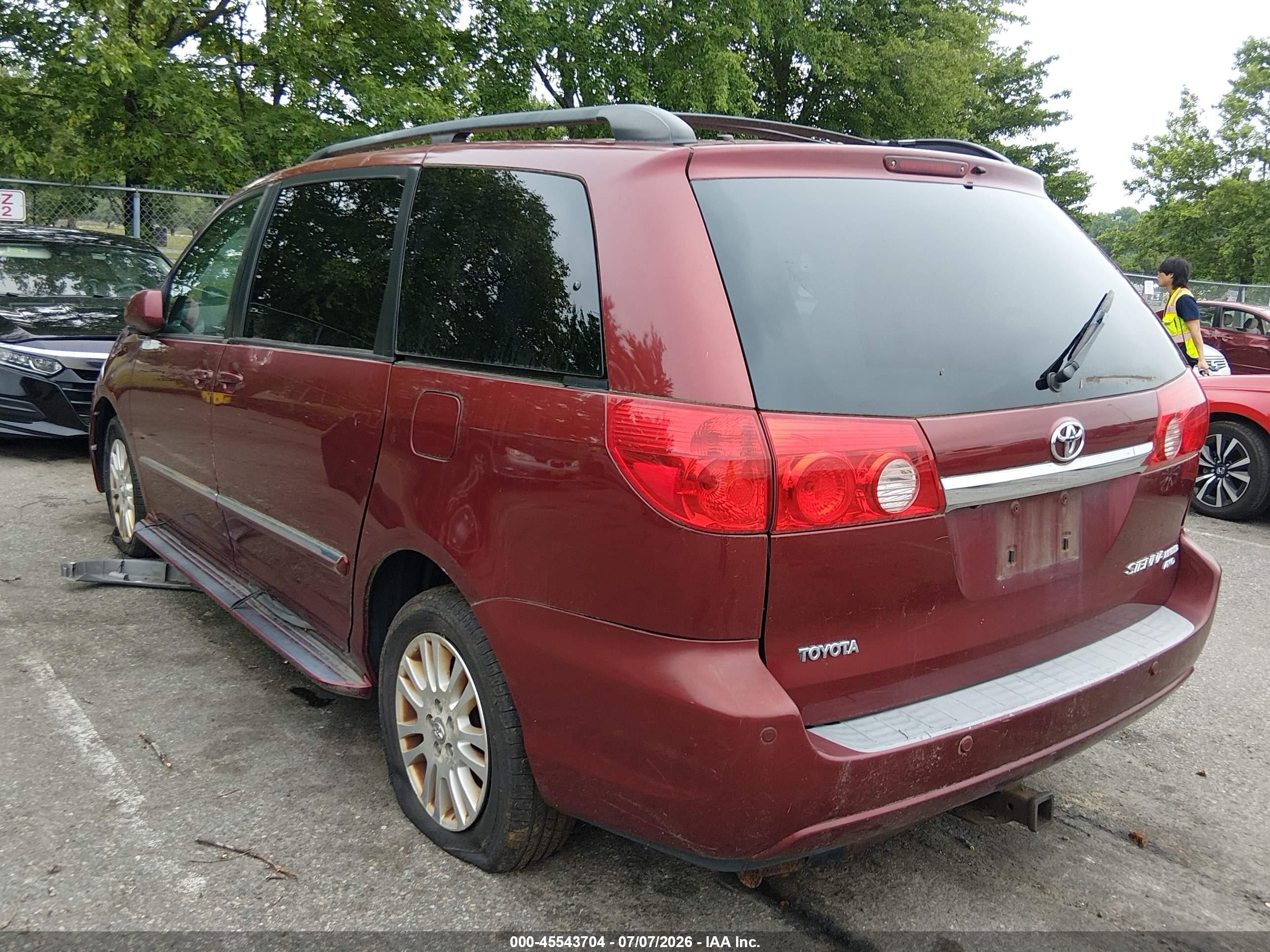 2008 Toyota Sienna Limited Red vin: 5TDBK22C38S009869