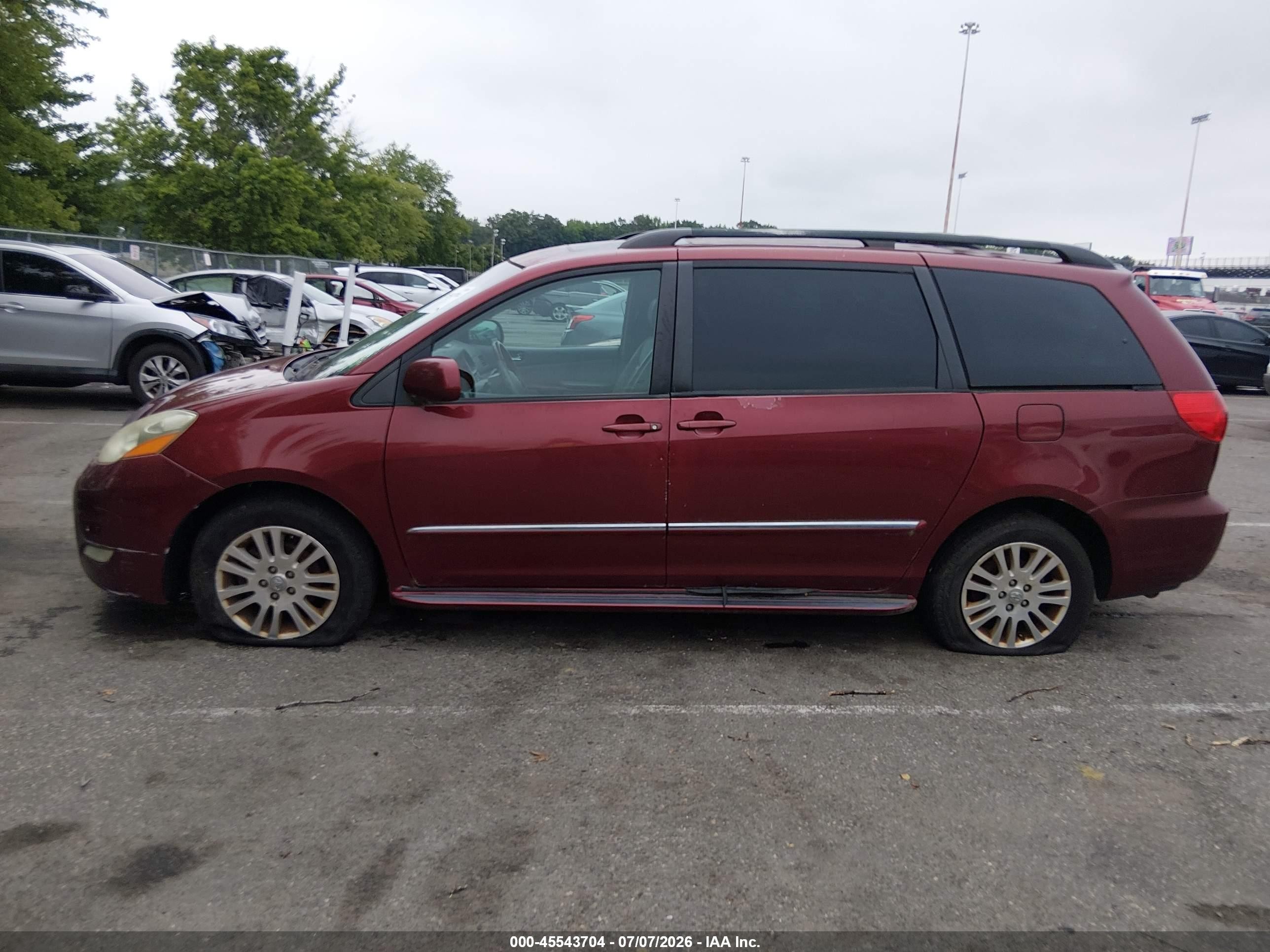 2008 Toyota Sienna Limited Red vin: 5TDBK22C38S009869