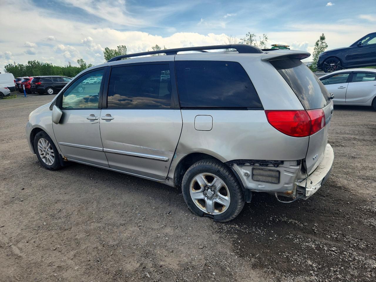 2007 Toyota Sienna Xle 7-passenger Beige vin: 5TDBK22C47S001214
