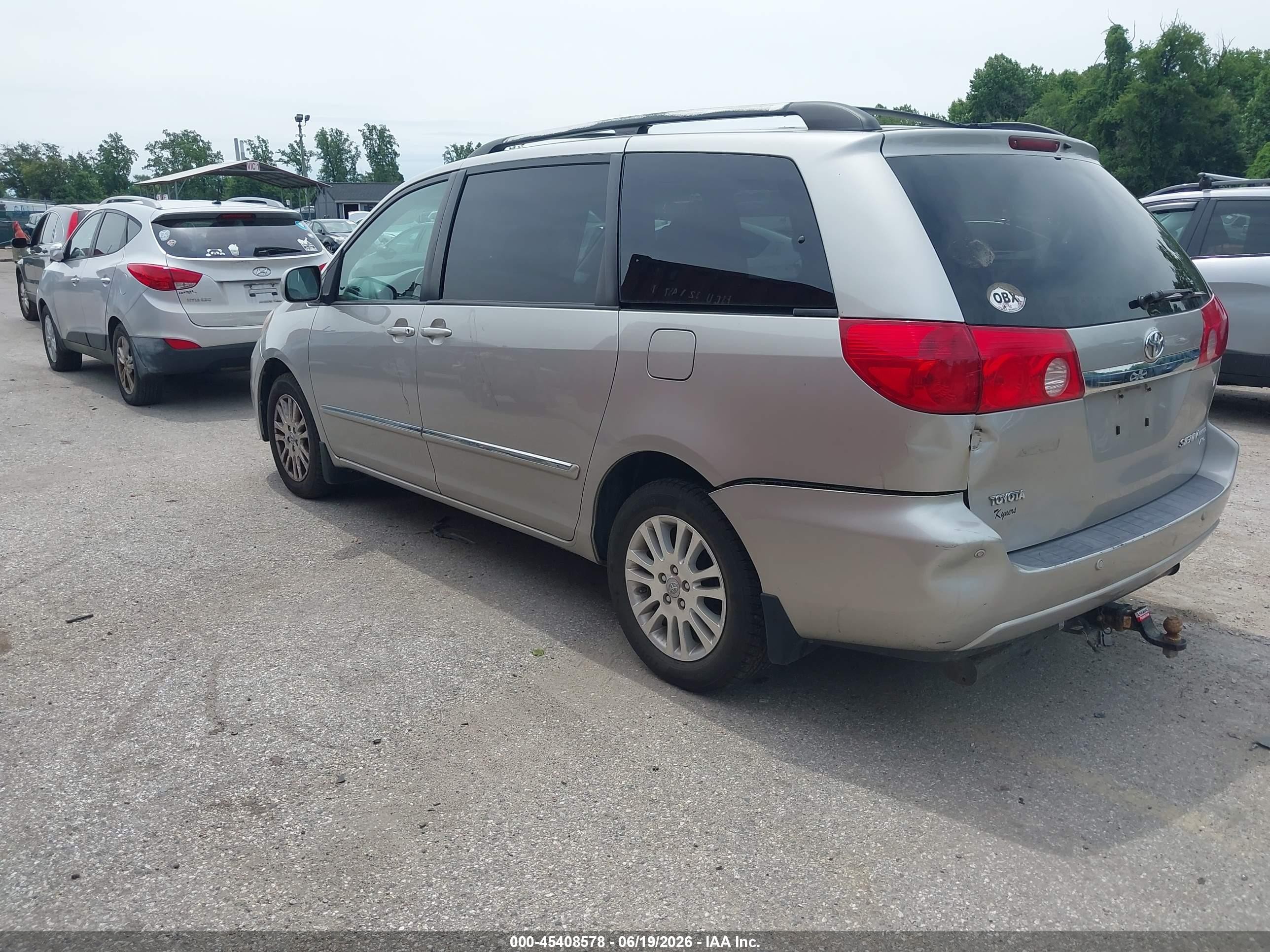 2008 Toyota Sienna Limited Silver vin: 5TDBK22C48S014899