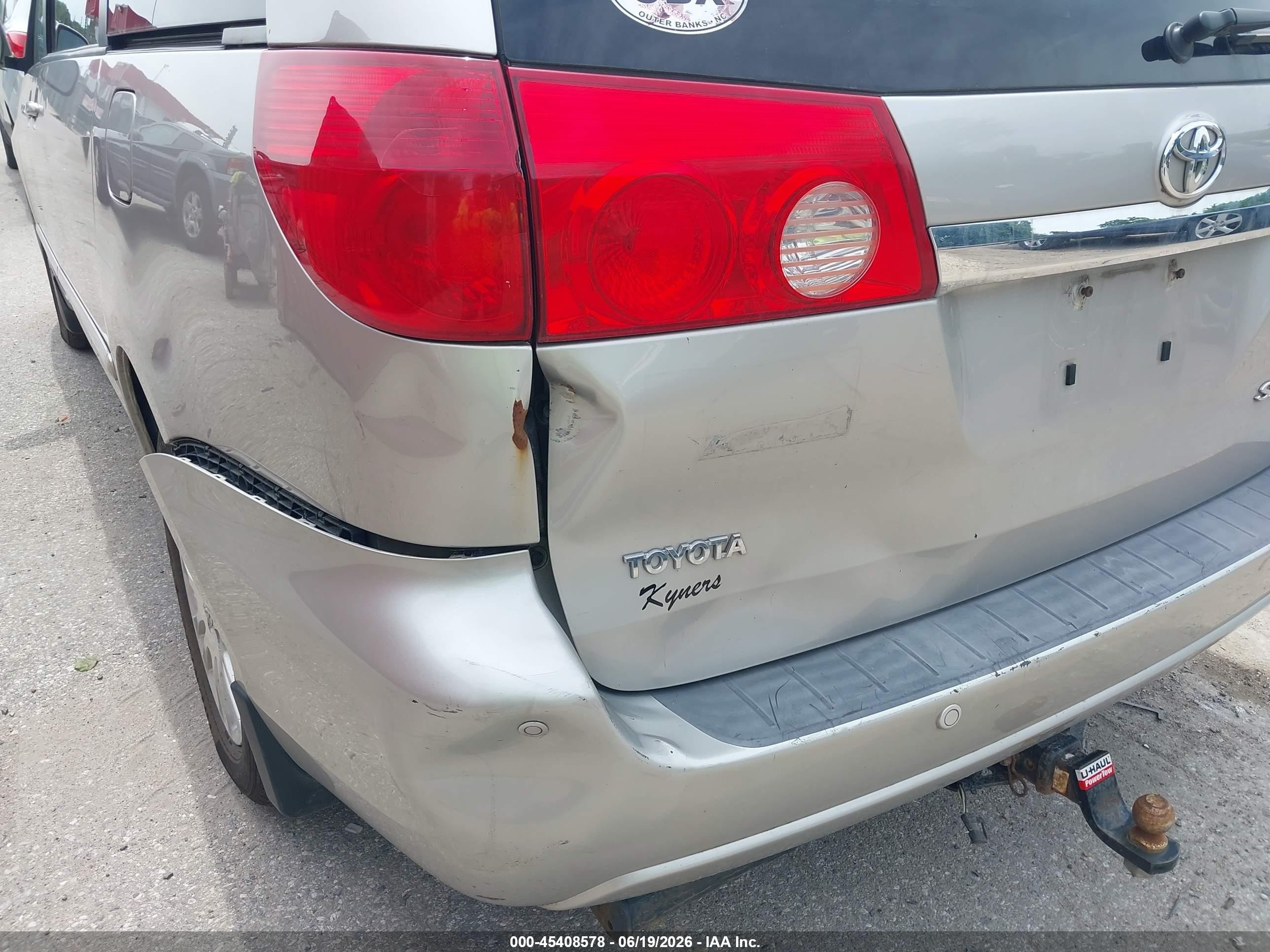 2008 Toyota Sienna Limited Silver vin: 5TDBK22C48S014899