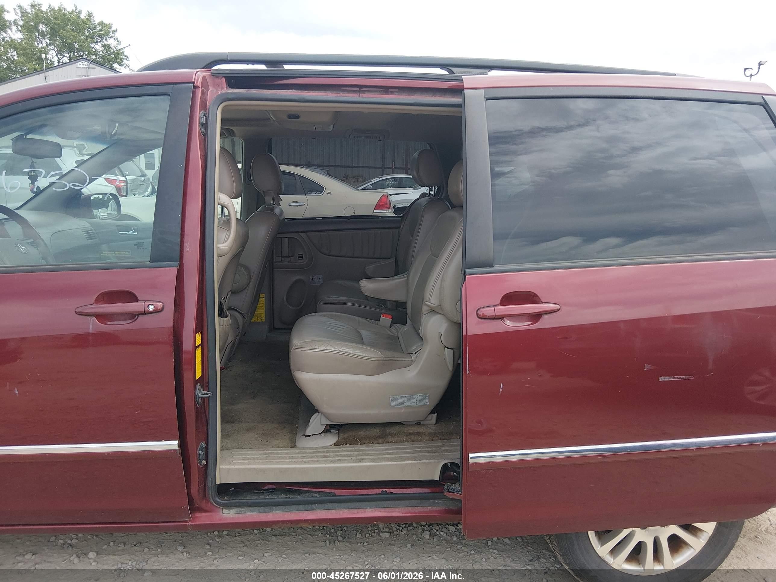 2008 Toyota Sienna Limited Maroon vin: 5TDBK22C58S010148