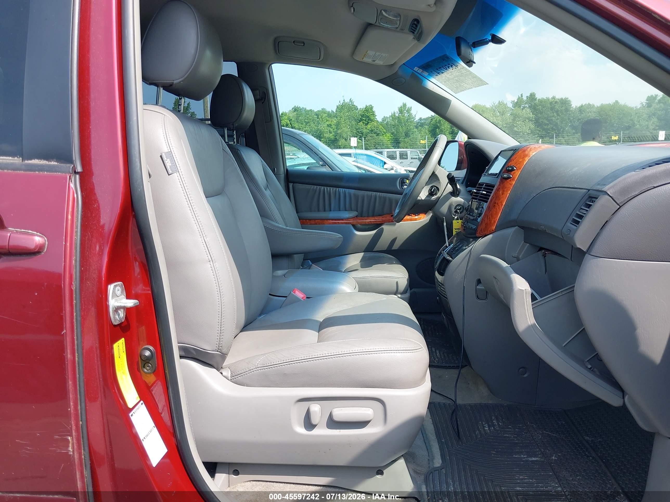 2007 Toyota Sienna Xle Красный vin: 5TDBK22C67S008682