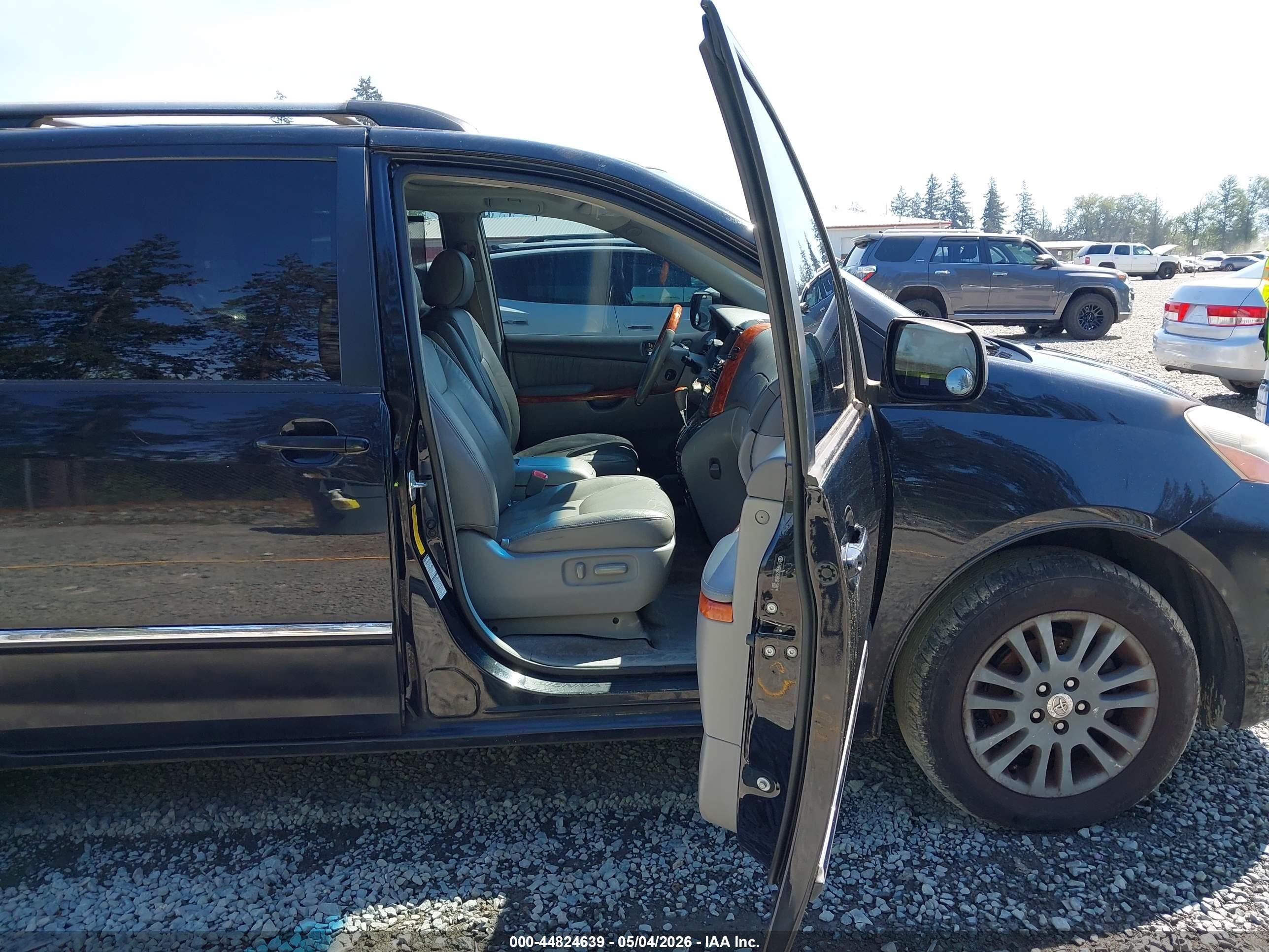 2008 Toyota Sienna Limited Black vin: 5TDBK22C68S015861