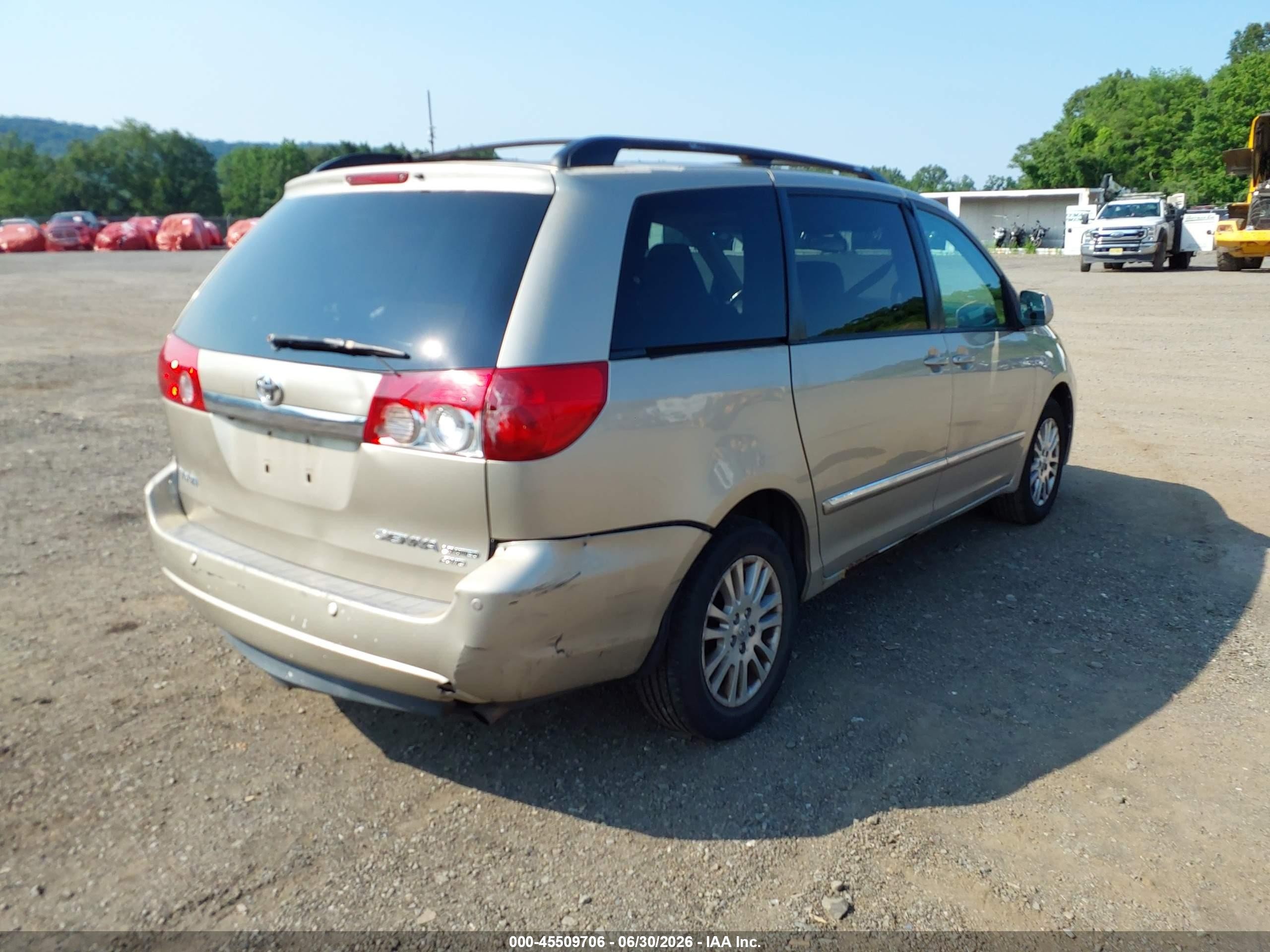 2008 Toyota Sienna Limited Beige vin: 5TDBK22C68S020266