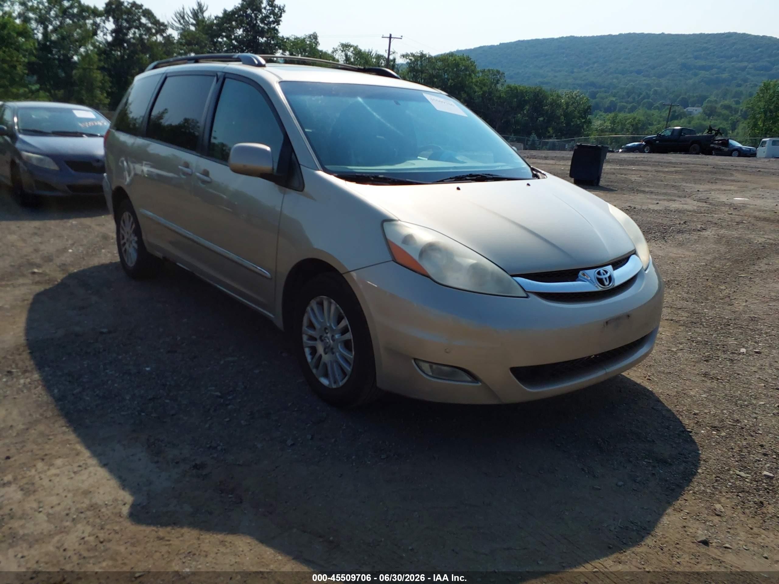 2008 Toyota Sienna Limited Beige vin: 5TDBK22C68S020266