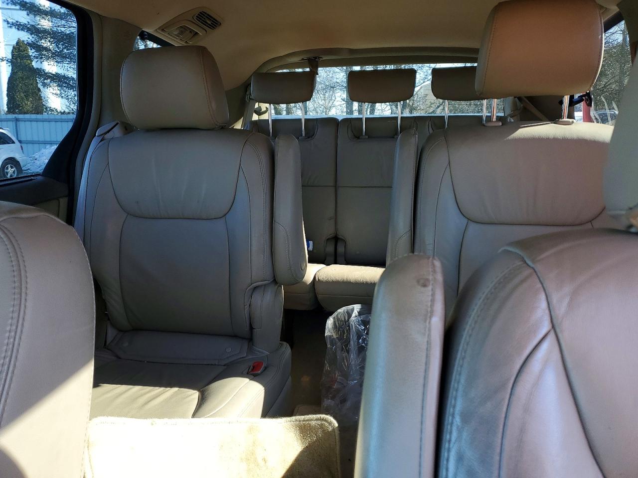 2008 Toyota Sienna Xle Burgundy vin: 5TDBK22C68S021577