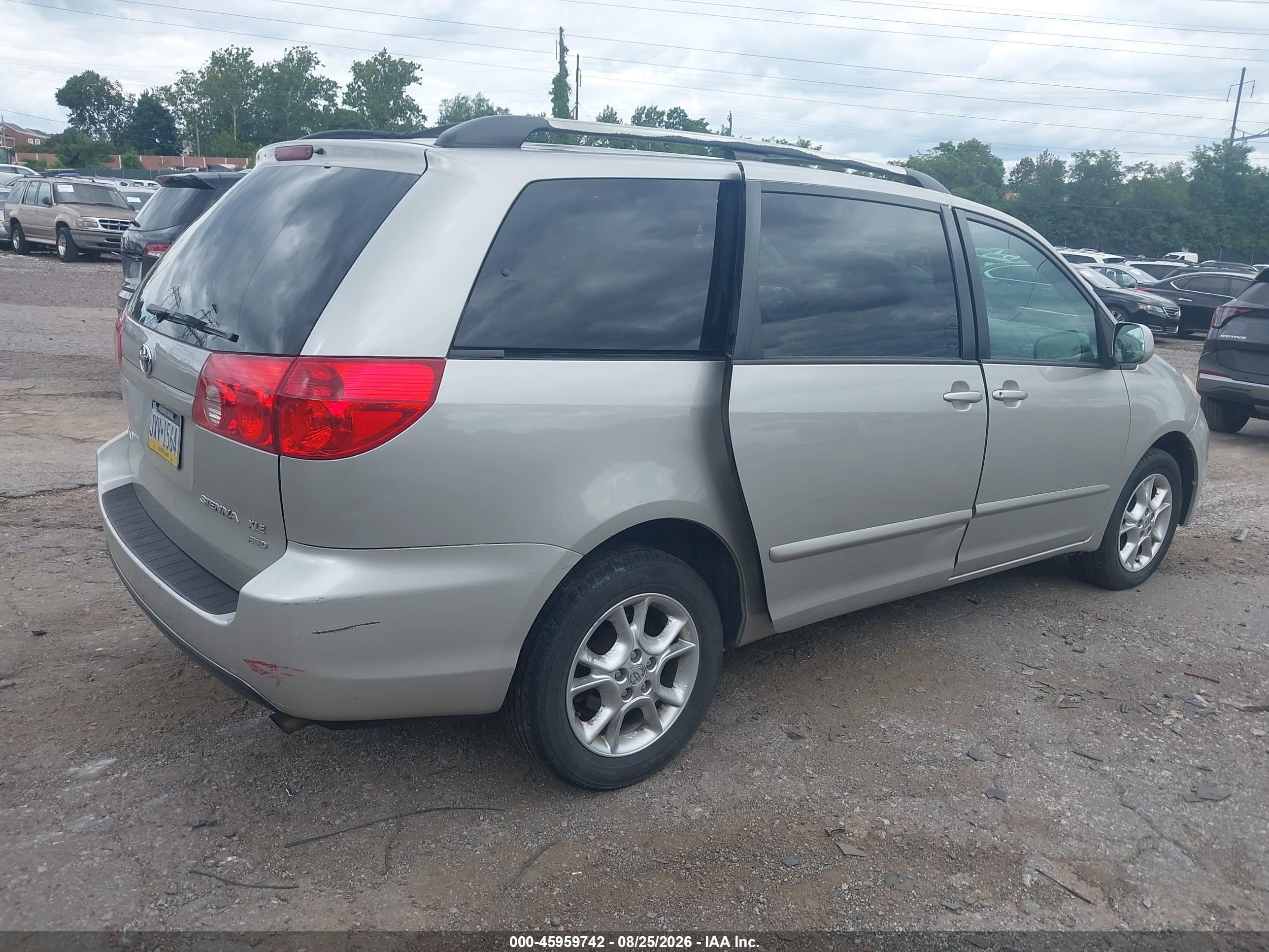 2007 Toyota Sienna Xle Silver vin: 5TDBK22C77S001014