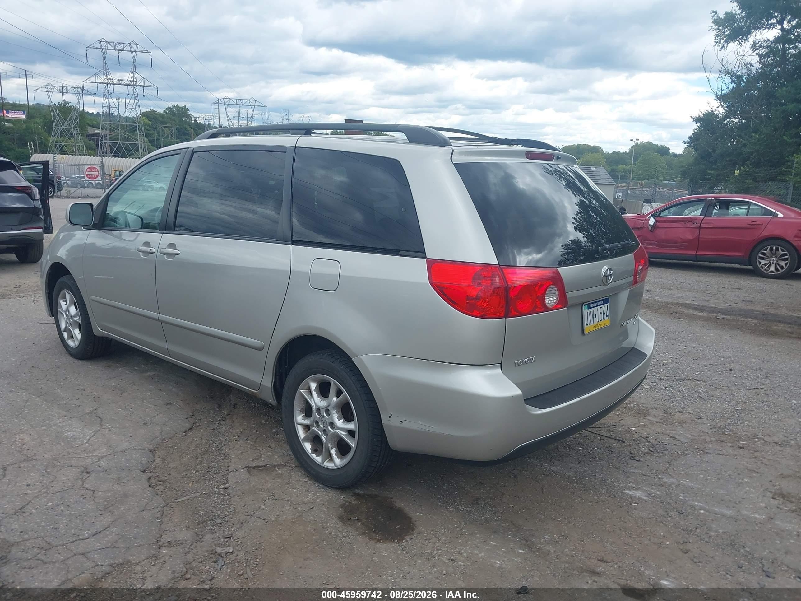 2007 Toyota Sienna Xle Silver vin: 5TDBK22C77S001014