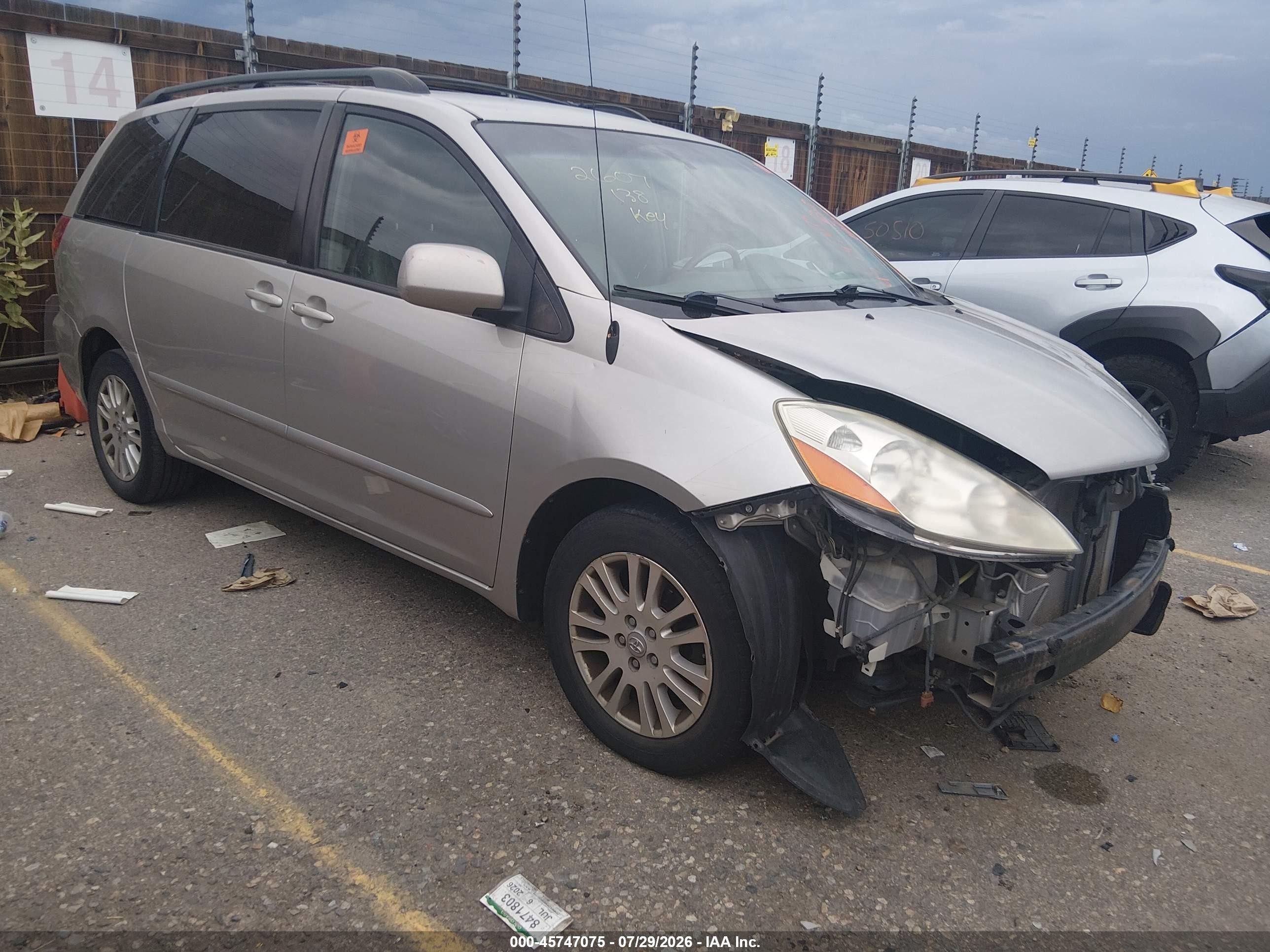 2008 Toyota Sienna Xle Silver vin: 5TDBK22C78S009437