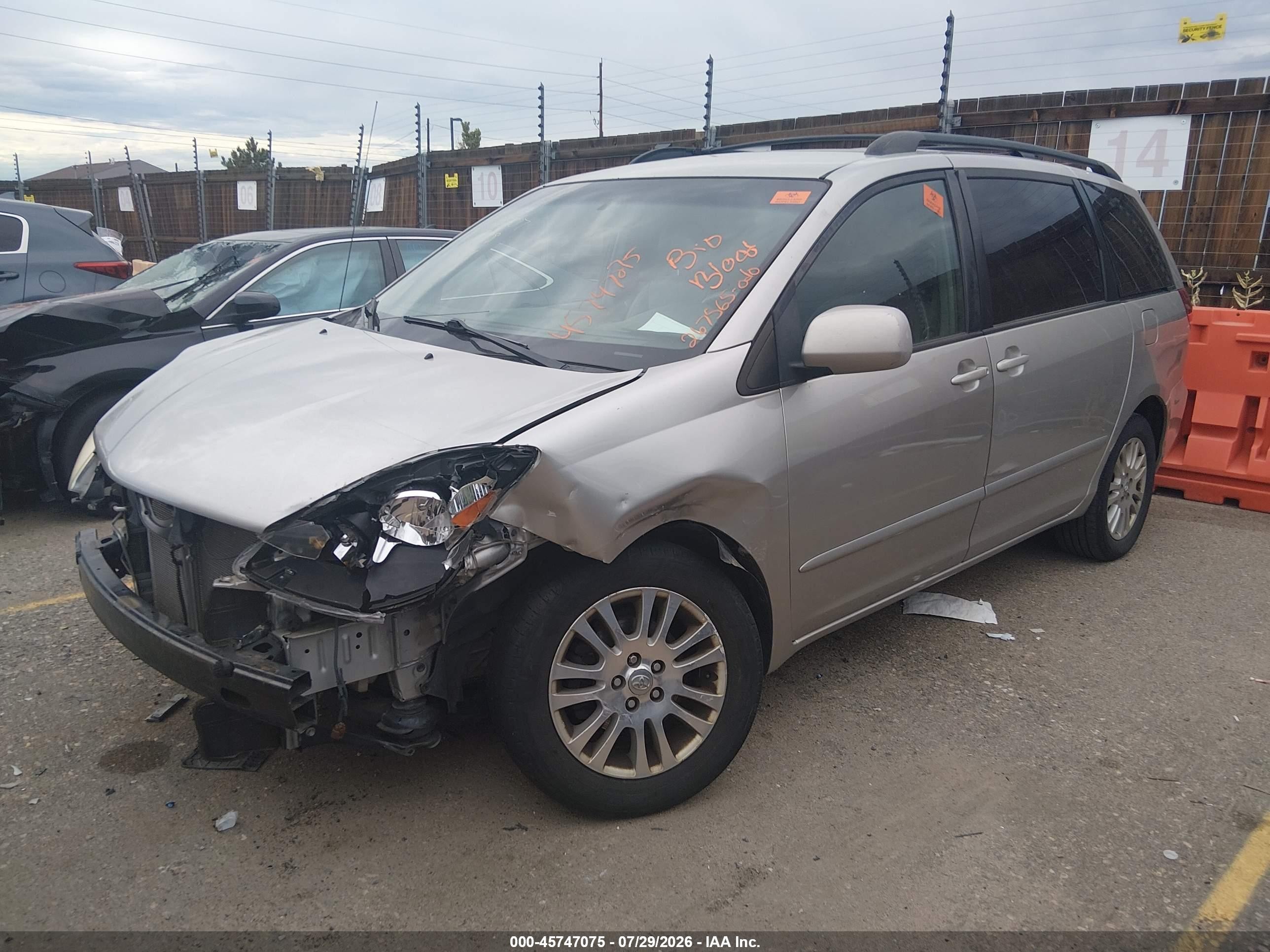 2008 Toyota Sienna Xle Серебряный vin: 5TDBK22C78S009437