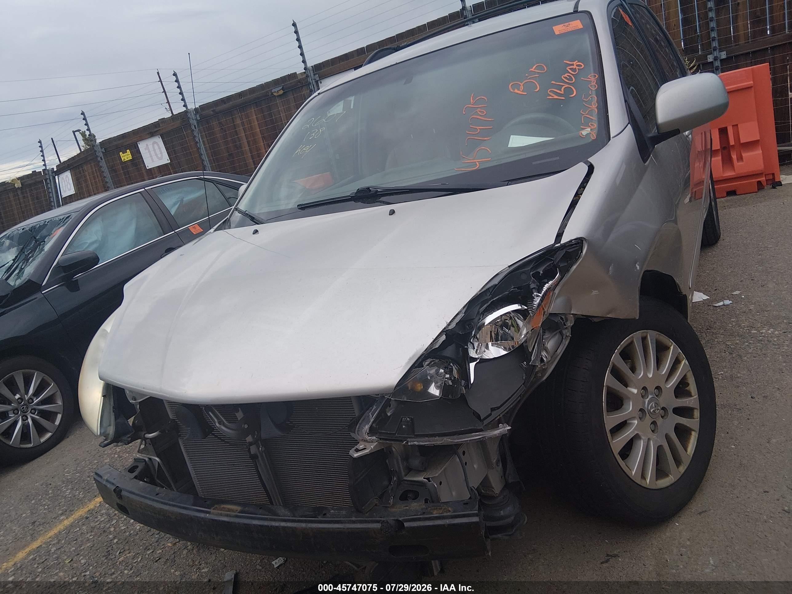 2008 Toyota Sienna Xle Серебряный vin: 5TDBK22C78S009437
