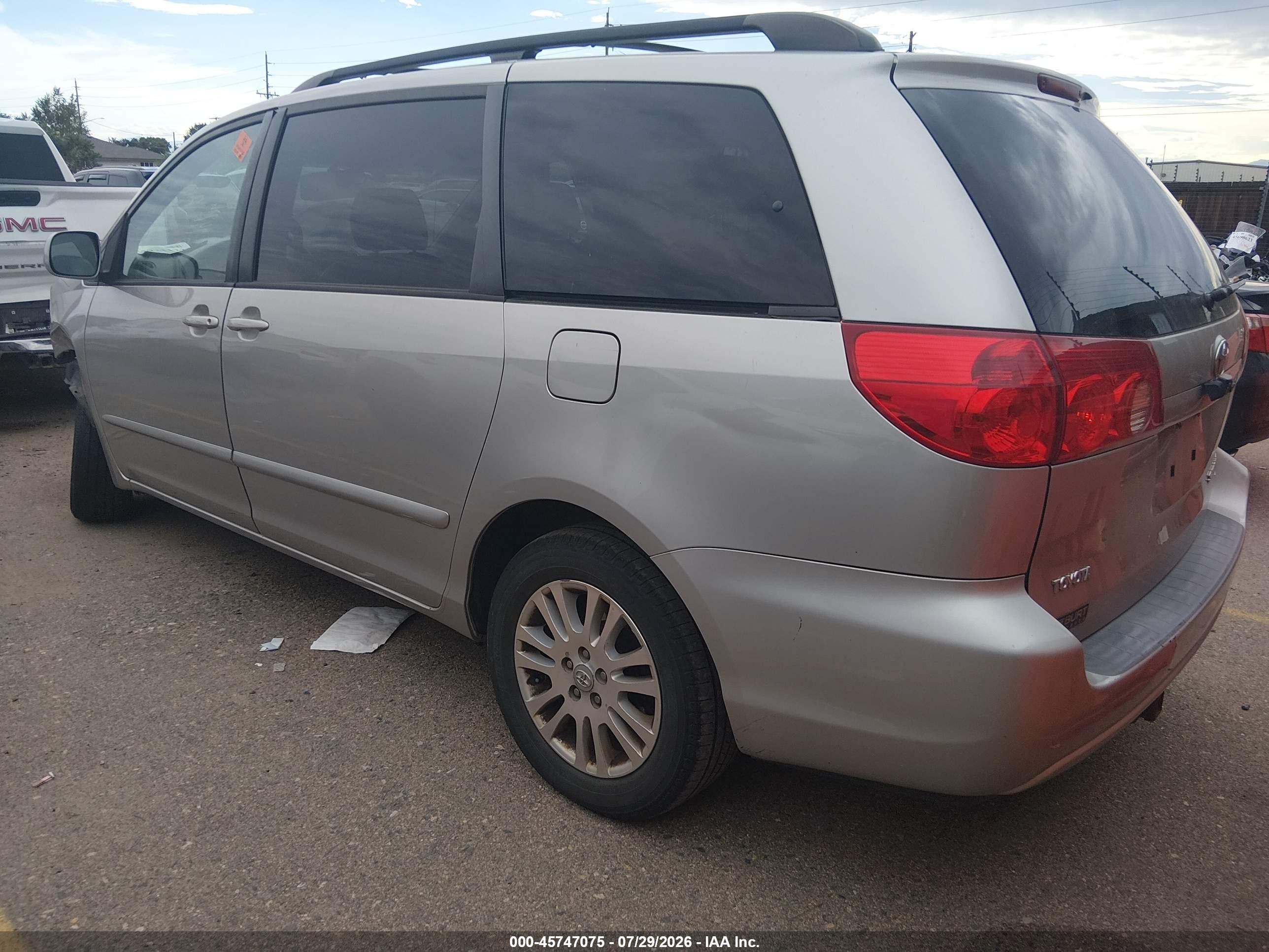 2008 Toyota Sienna Xle Серебряный vin: 5TDBK22C78S009437