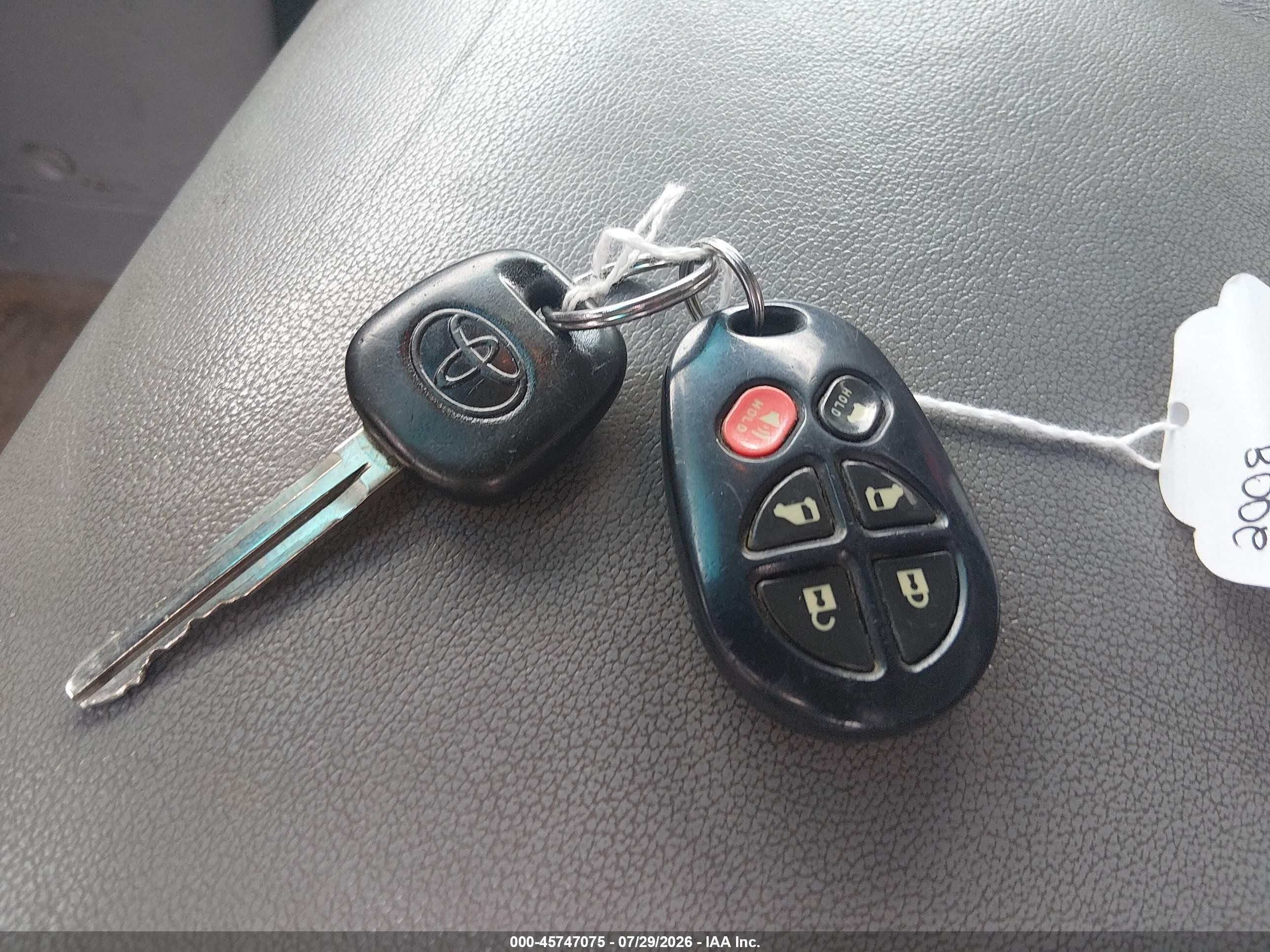 2008 Toyota Sienna Xle Серебряный vin: 5TDBK22C78S009437