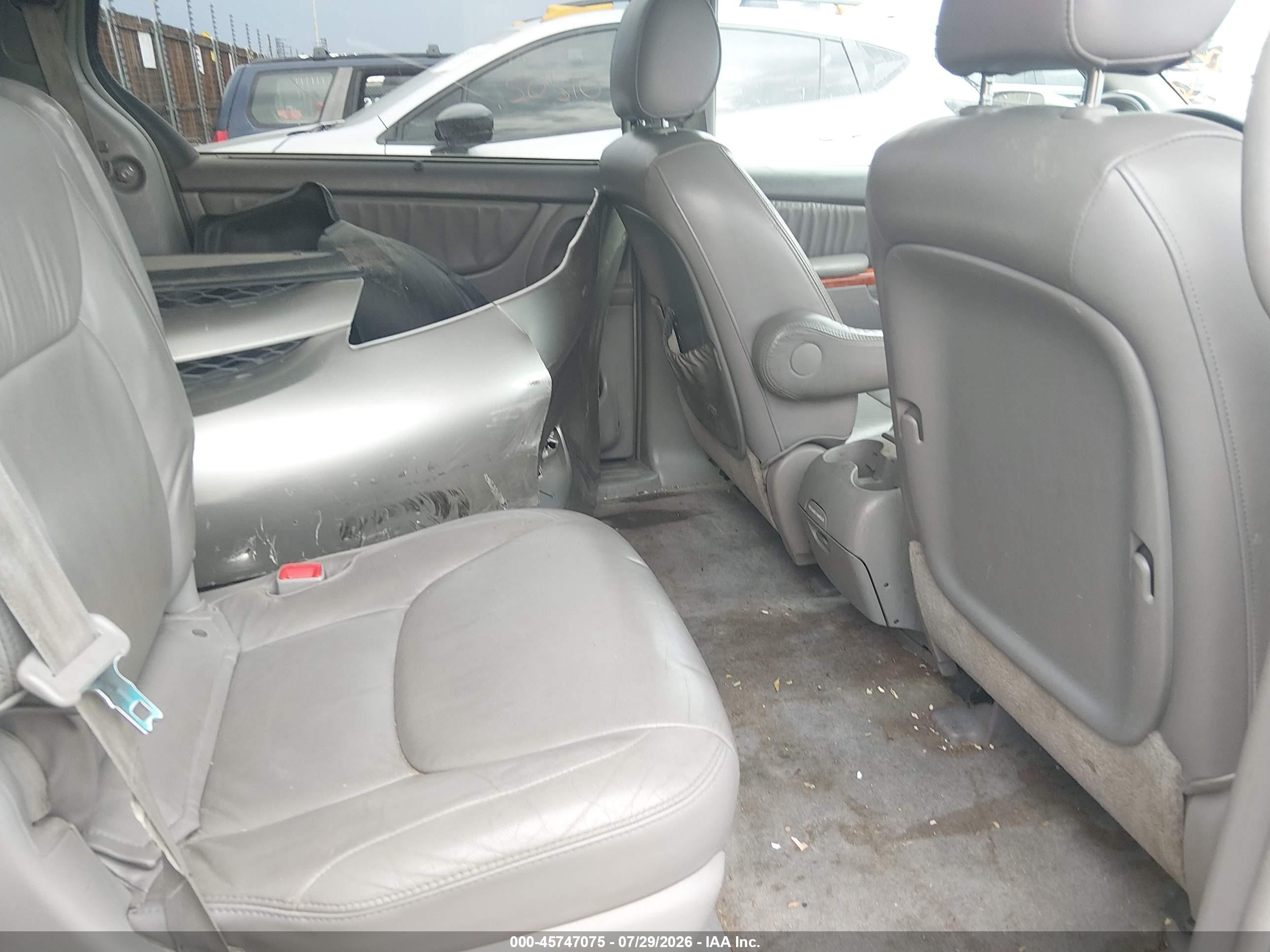 2008 Toyota Sienna Xle Серебряный vin: 5TDBK22C78S009437