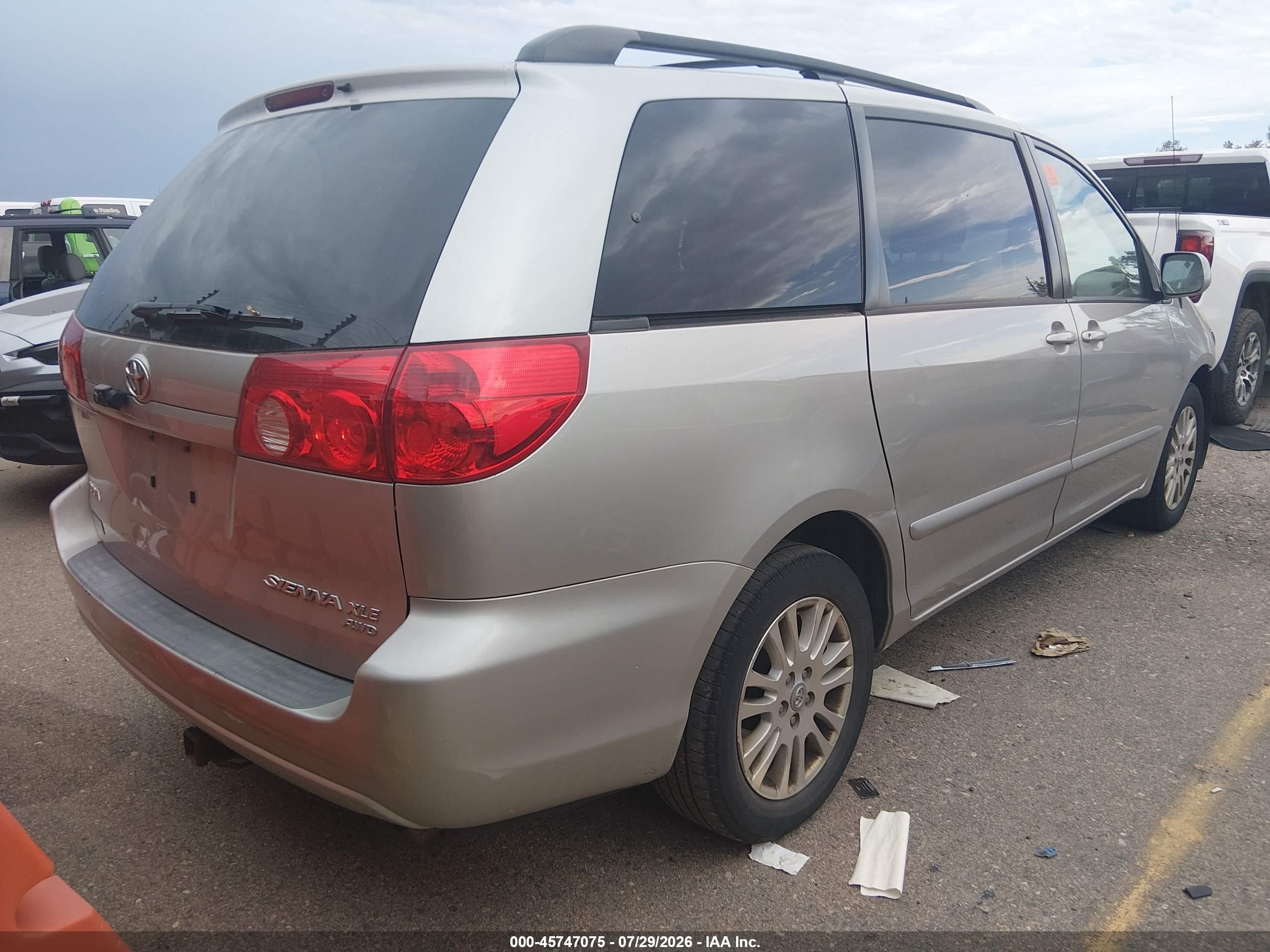 2008 Toyota Sienna Xle Серебряный vin: 5TDBK22C78S009437