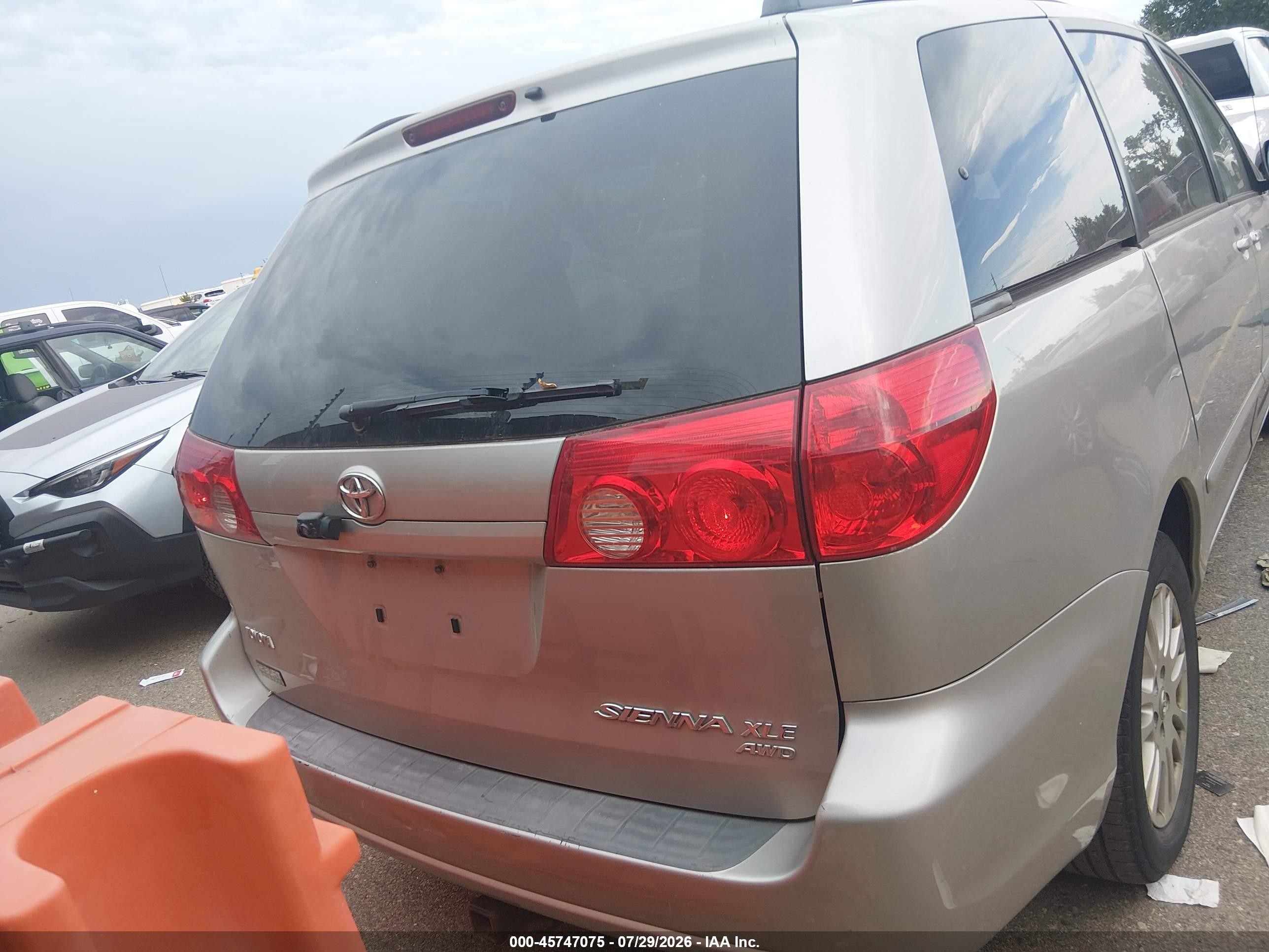 2008 Toyota Sienna Xle Серебряный vin: 5TDBK22C78S009437