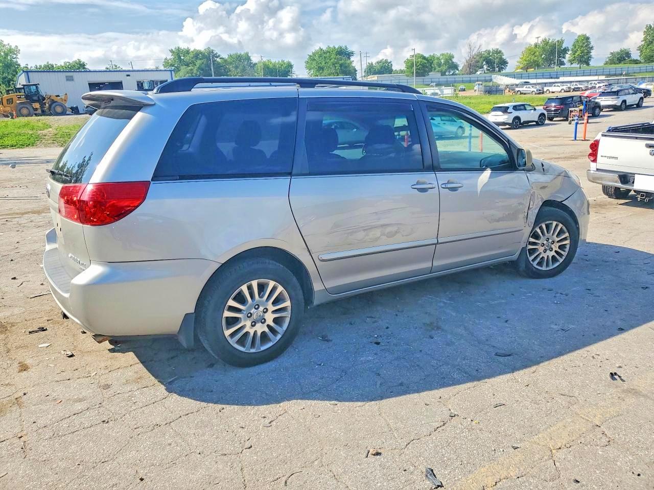 2009 Toyota Sienna Xle Silver vin: 5TDBK22C79S025395