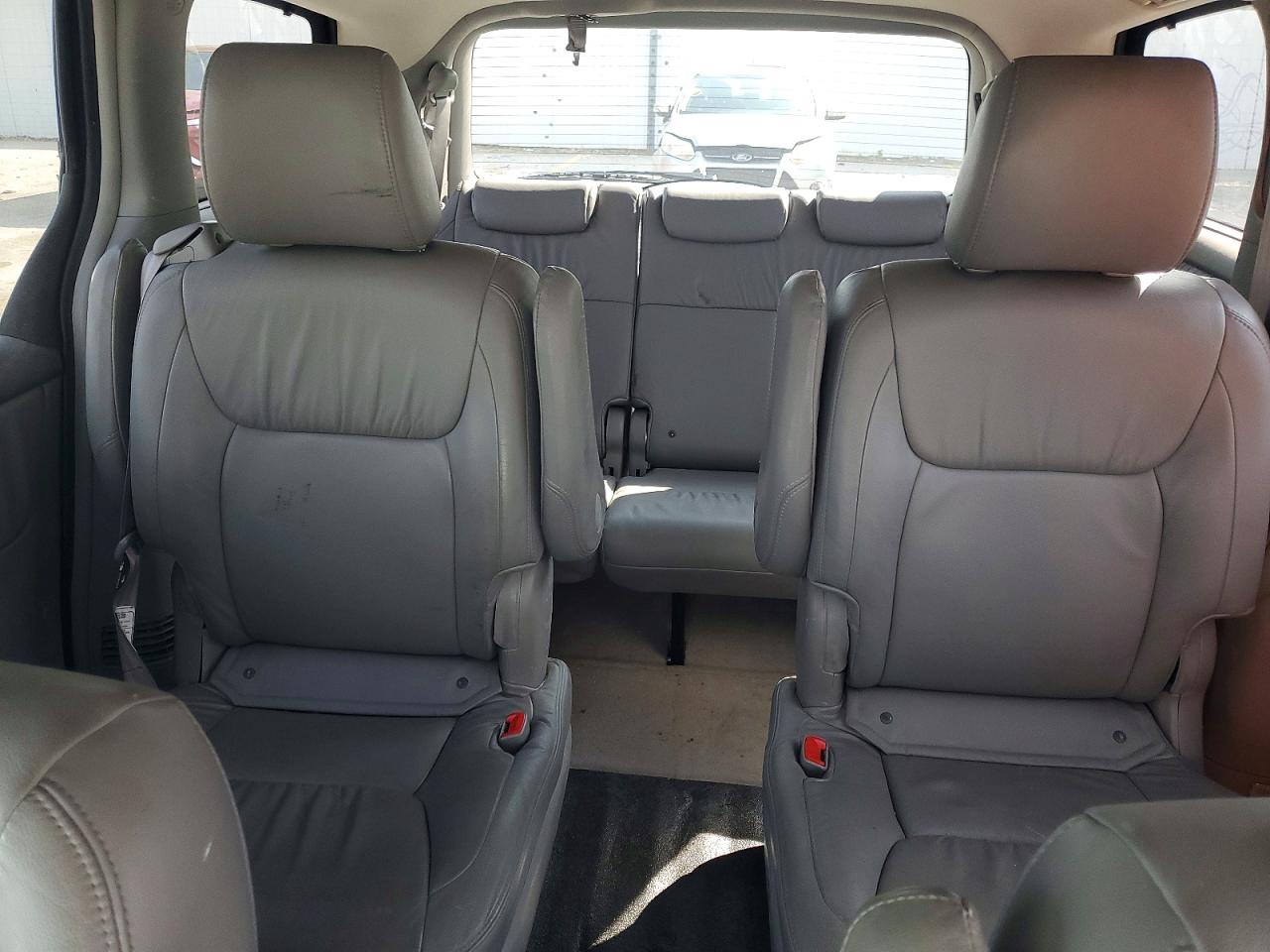 2009 Toyota Sienna Xle Silver vin: 5TDBK22C79S025395