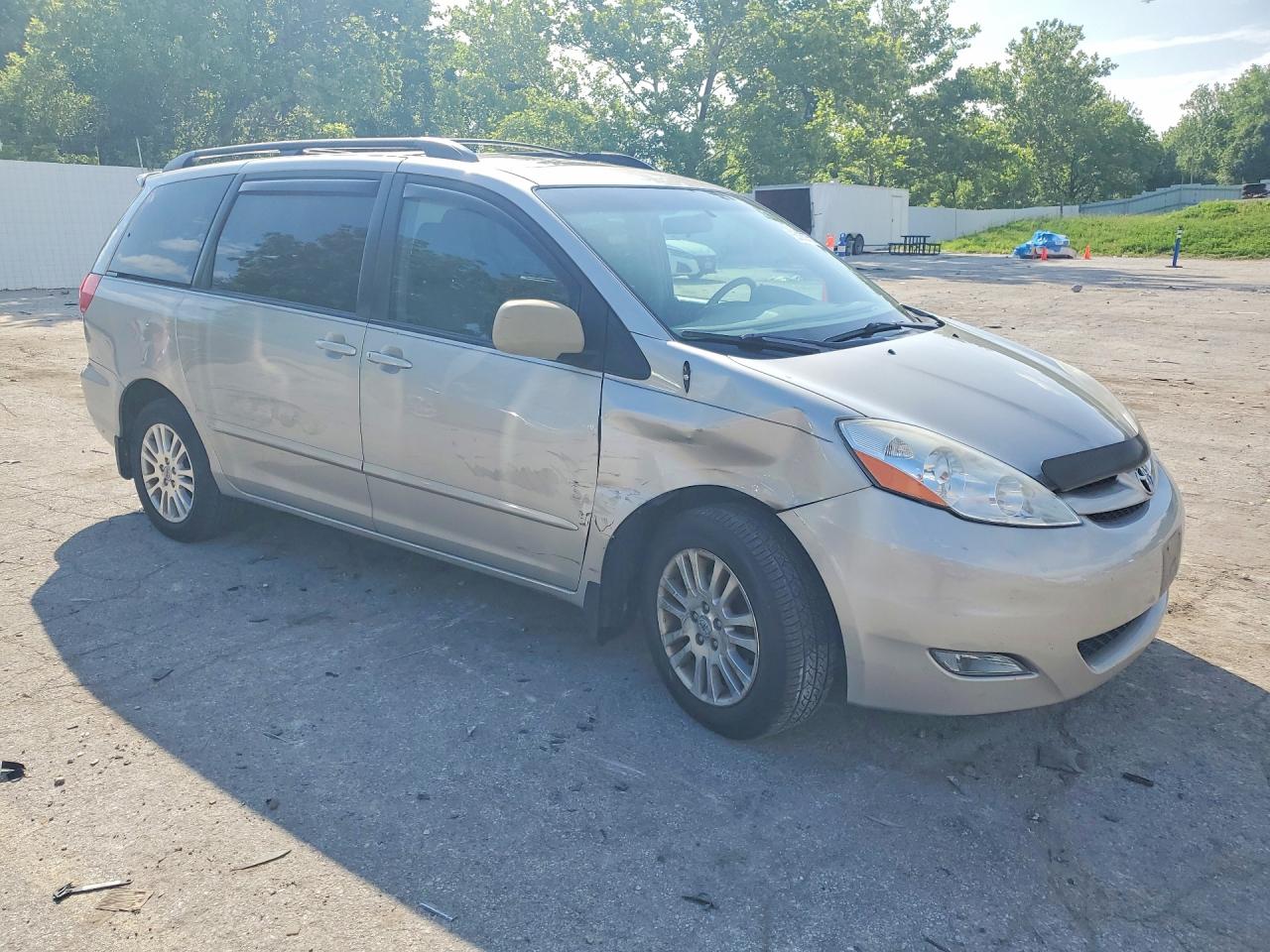 2009 Toyota Sienna Xle Silver vin: 5TDBK22C79S025395
