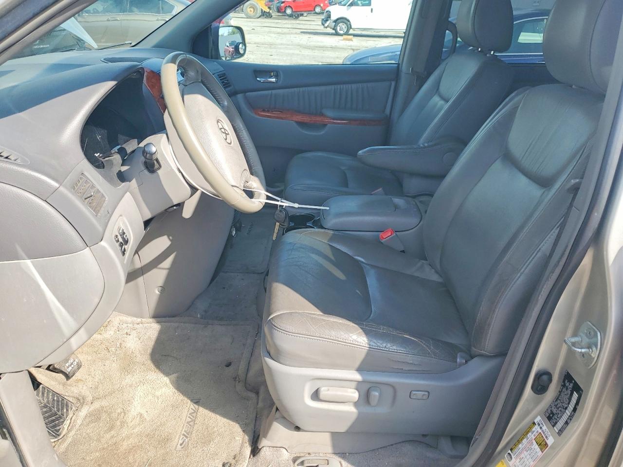 2009 Toyota Sienna Xle Silver vin: 5TDBK22C79S025395