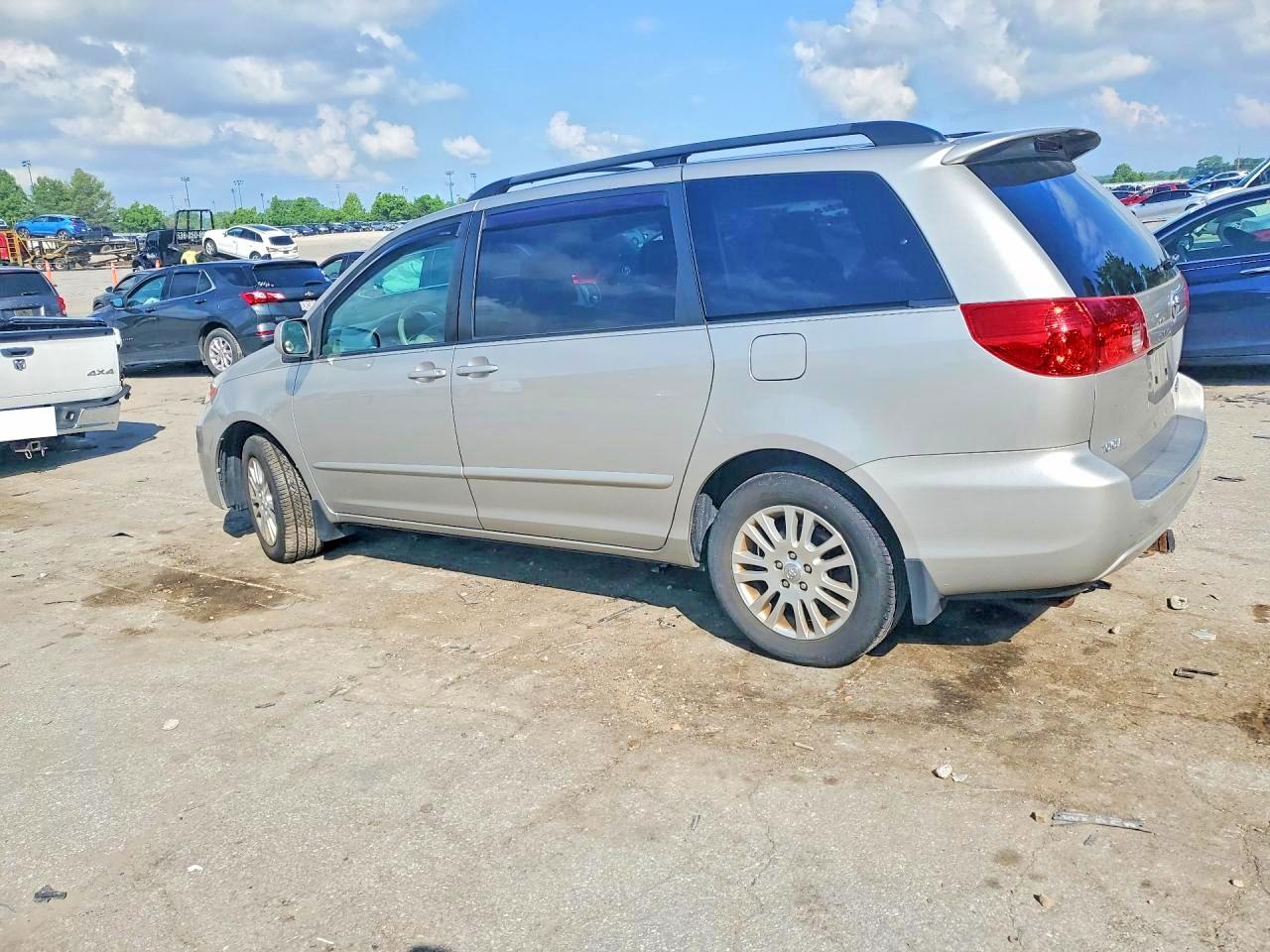 2009 Toyota Sienna Xle Silver vin: 5TDBK22C79S025395
