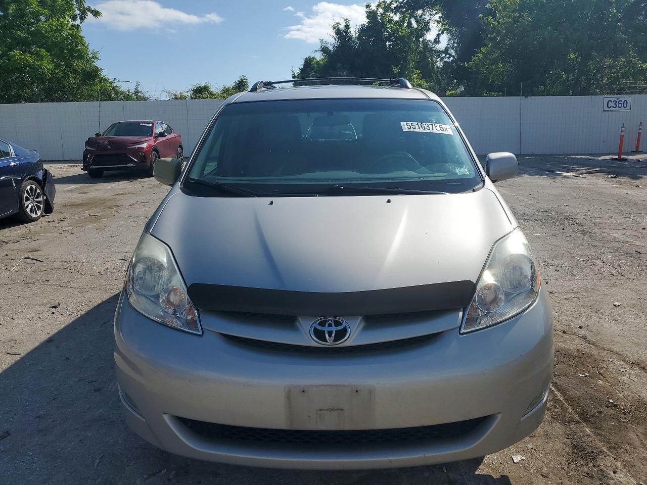 2009 Toyota Sienna Xle Silver vin: 5TDBK22C79S025395