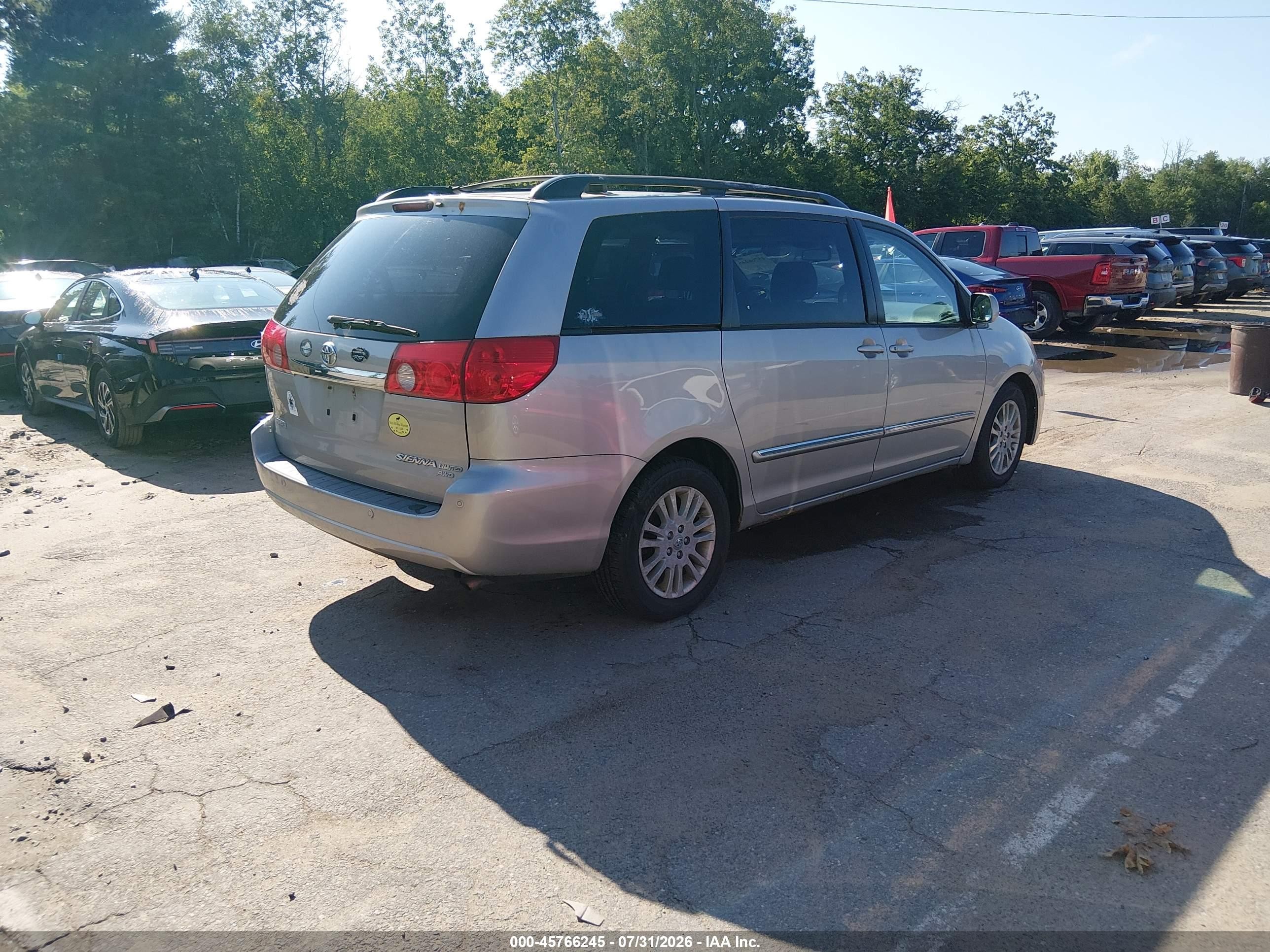 2008 Toyota Sienna Limited Silver vin: 5TDBK22C88S019460