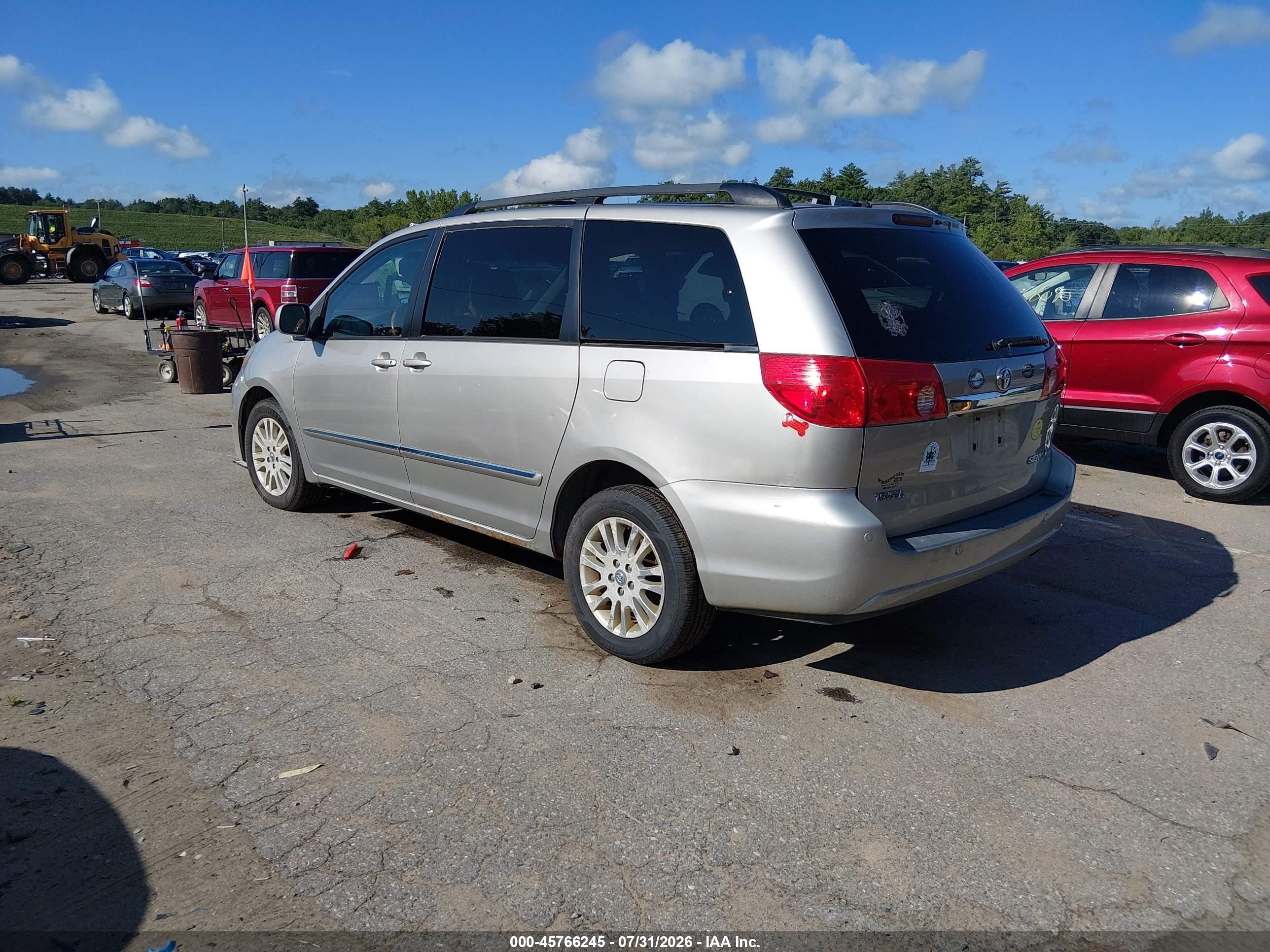 2008 Toyota Sienna Limited Silver vin: 5TDBK22C88S019460