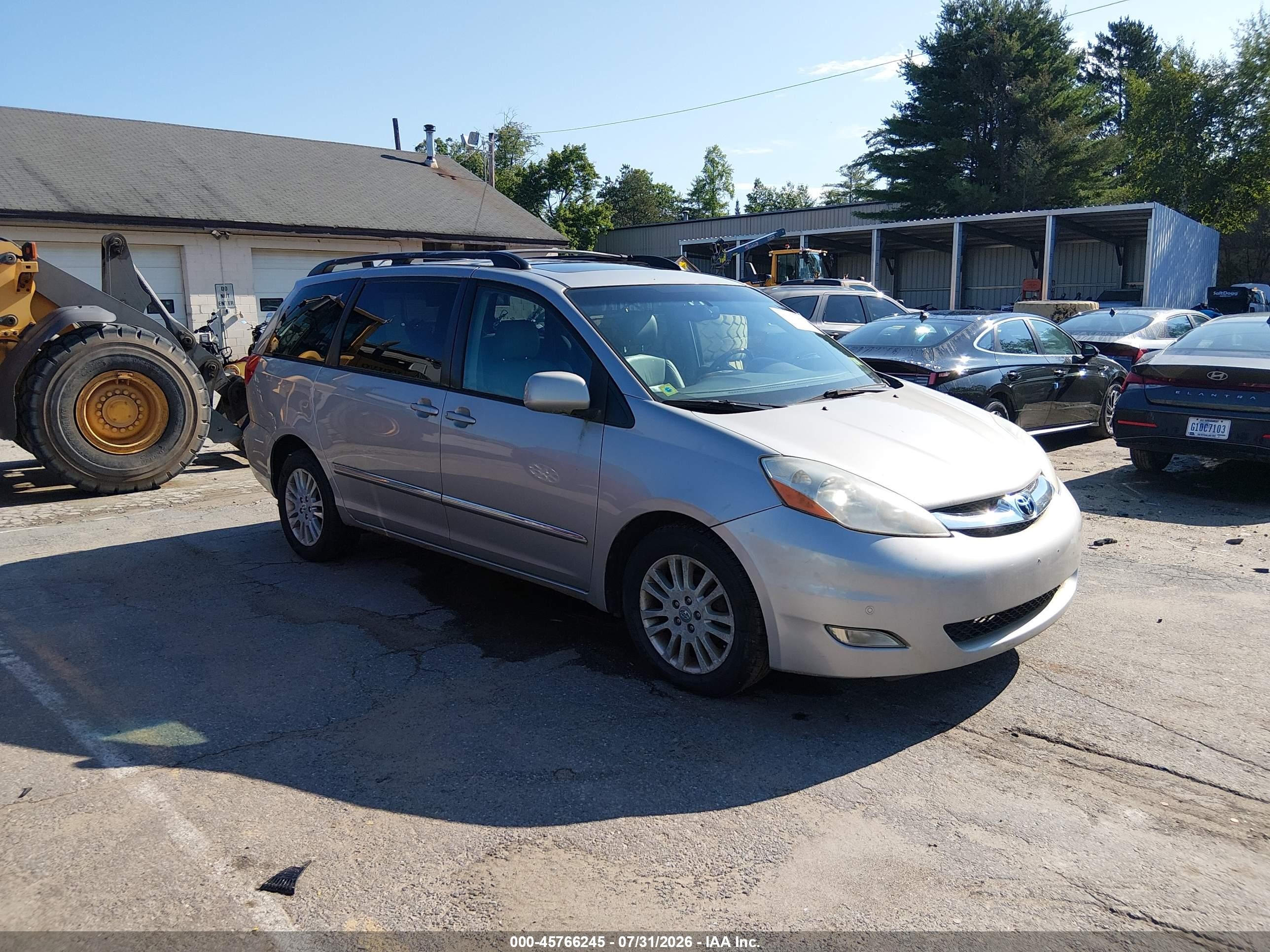 2008 Toyota Sienna Limited Silver vin: 5TDBK22C88S019460