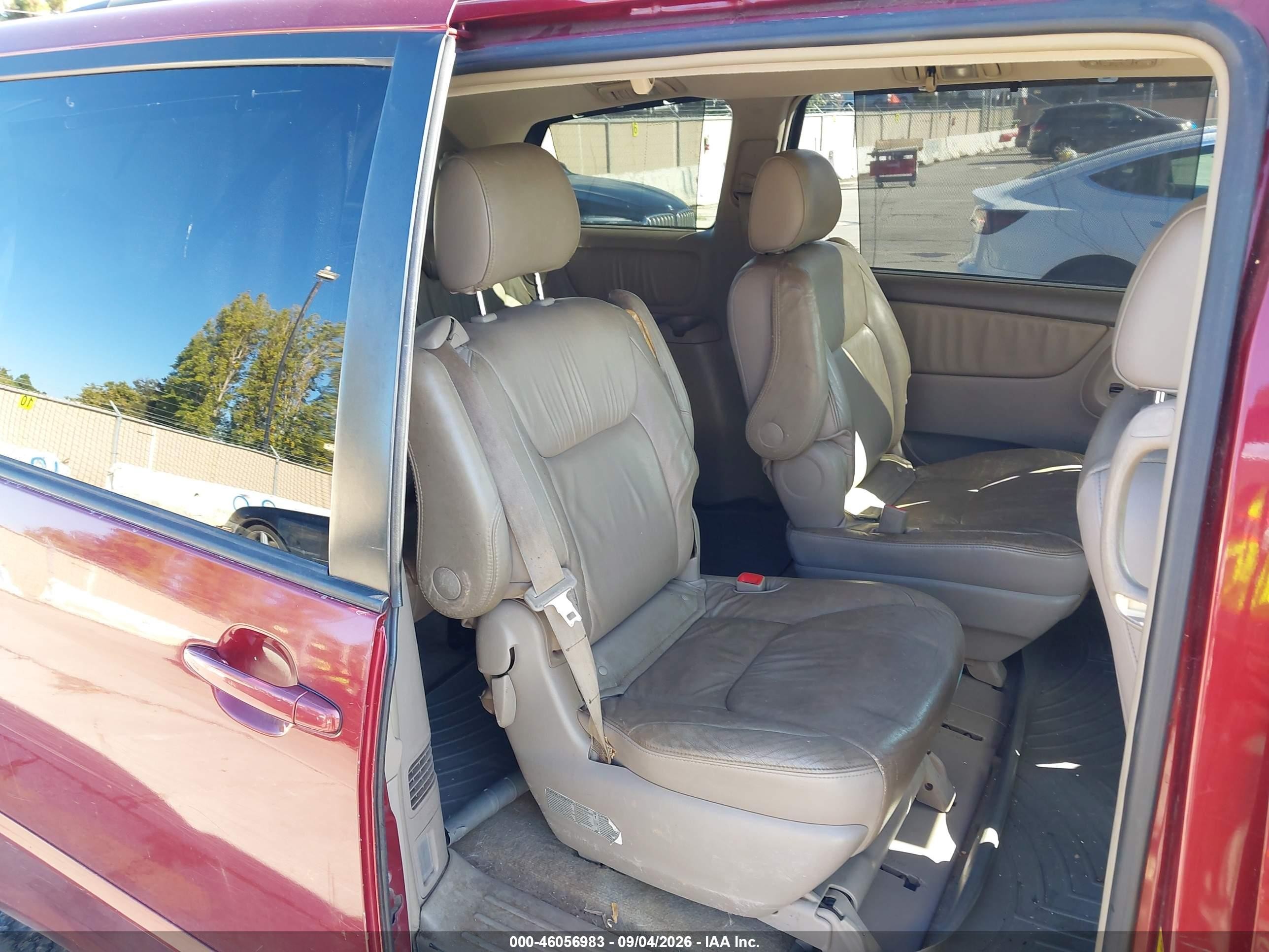 2007 Toyota Sienna Xle Burgundy vin: 5TDBK22C97S003511