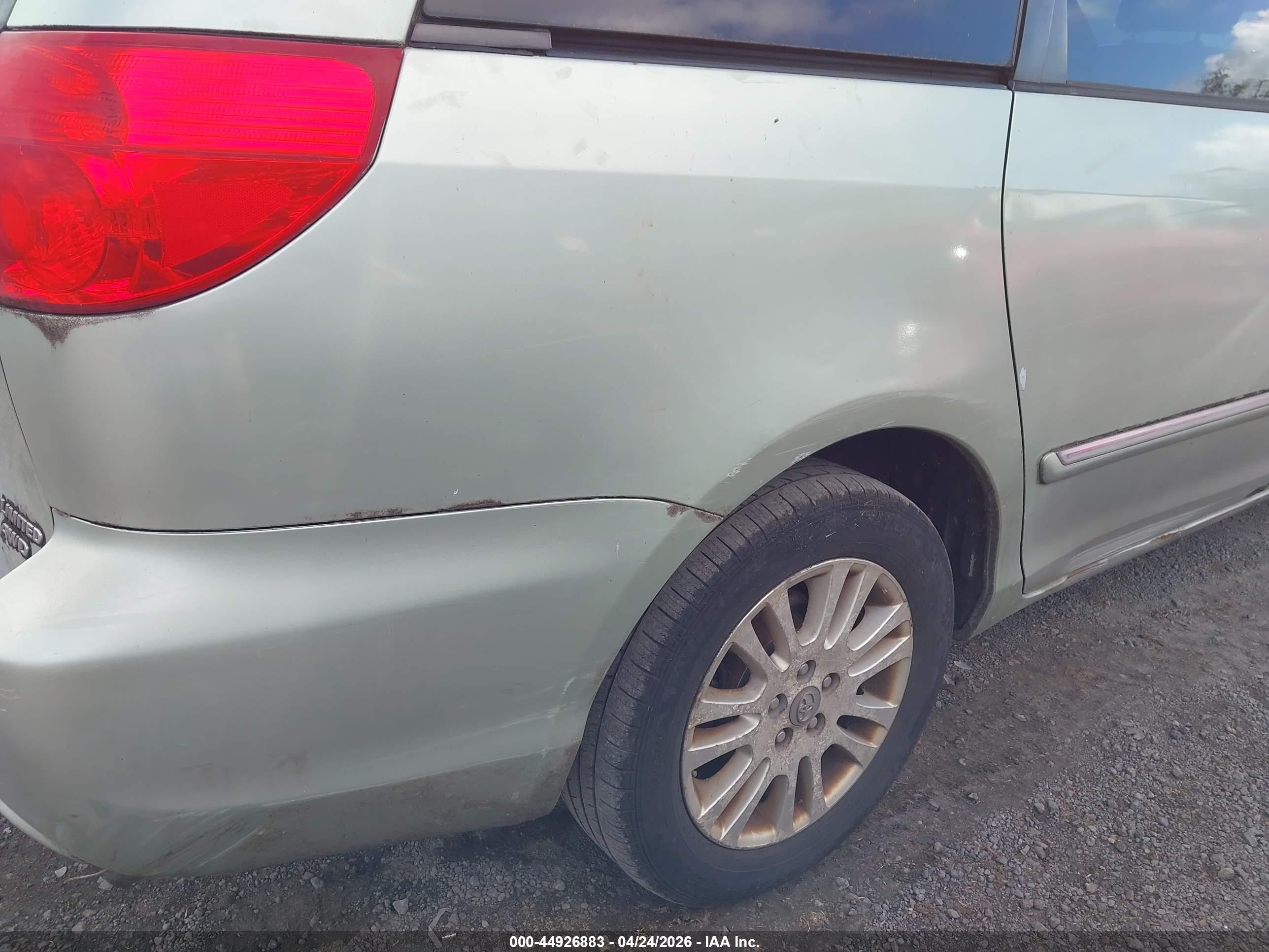 2008 Toyota Sienna Limited Green vin: 5TDBK22CX8S016060
