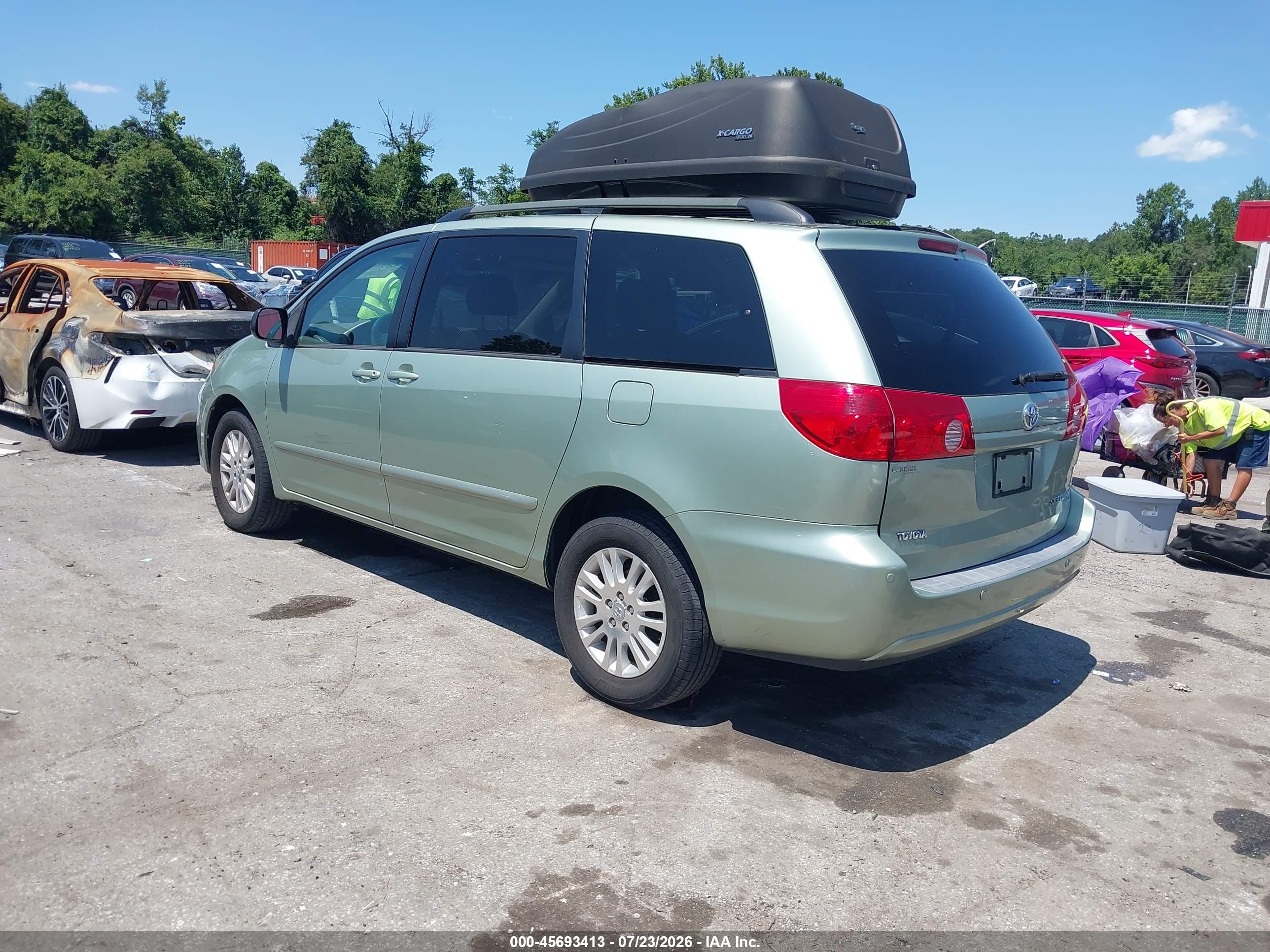 2007 Toyota Sienna Le Green vin: 5TDBK23C07S000723