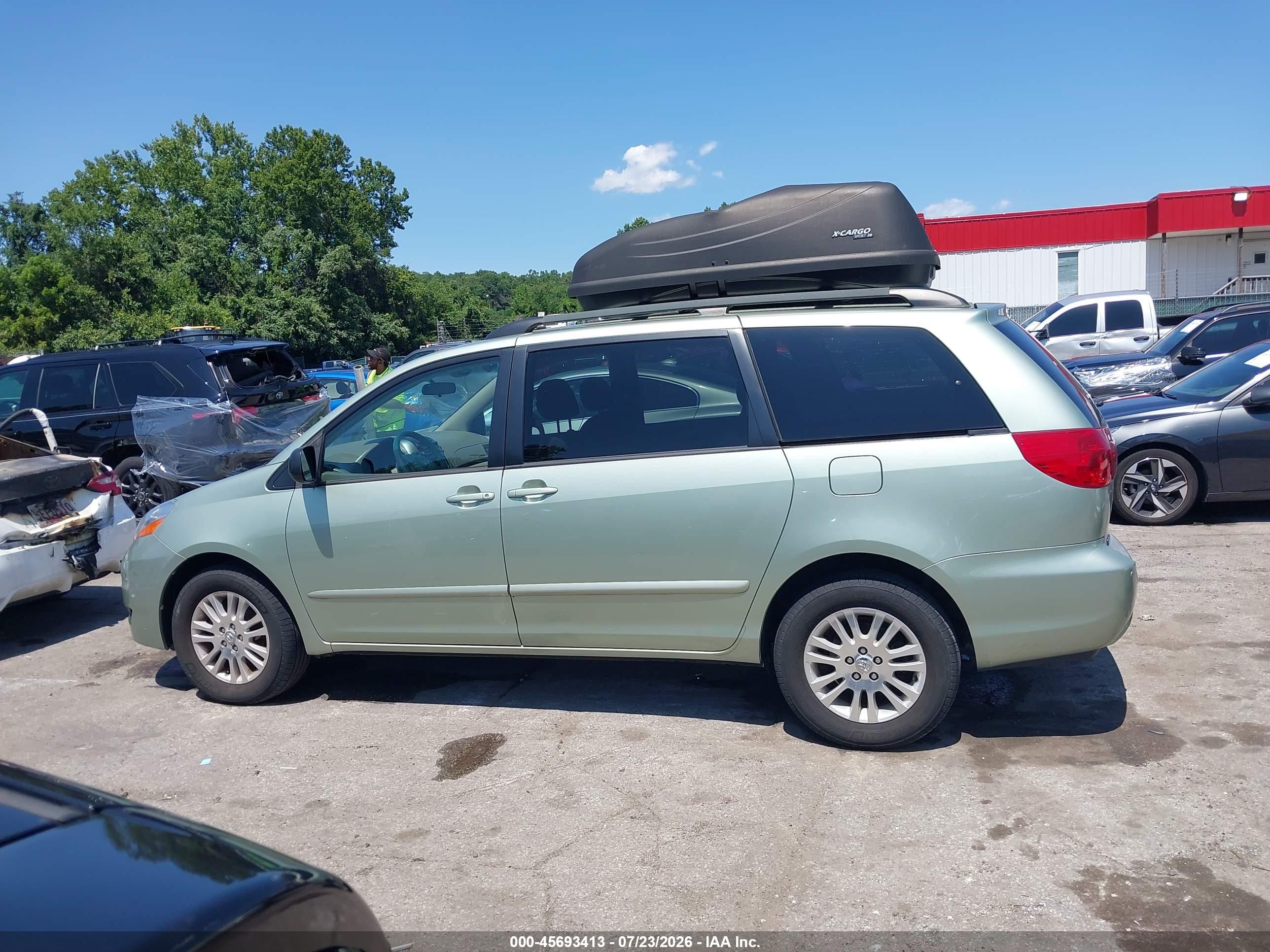 2007 Toyota Sienna Le Green vin: 5TDBK23C07S000723