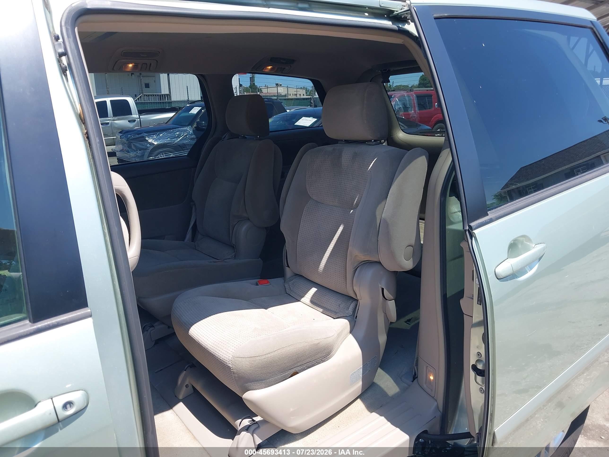2007 Toyota Sienna Le Green vin: 5TDBK23C07S000723