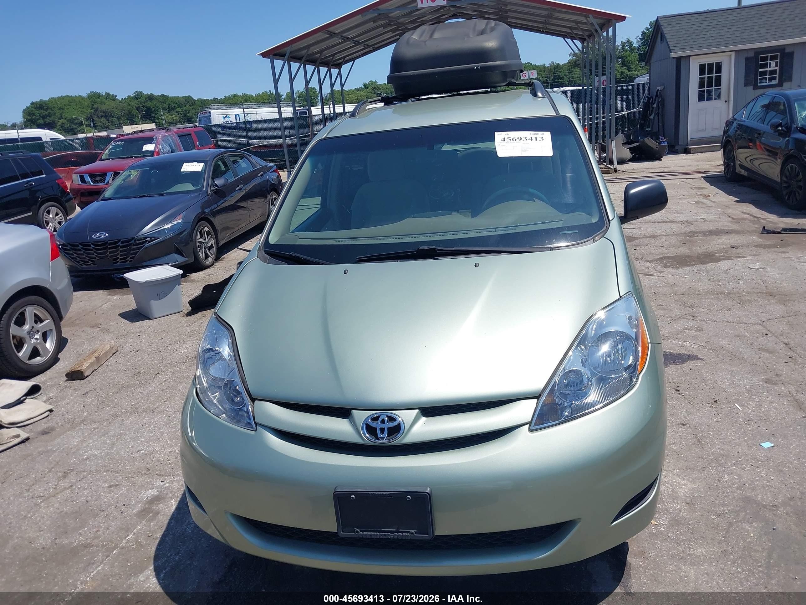2007 Toyota Sienna Le Green vin: 5TDBK23C07S000723