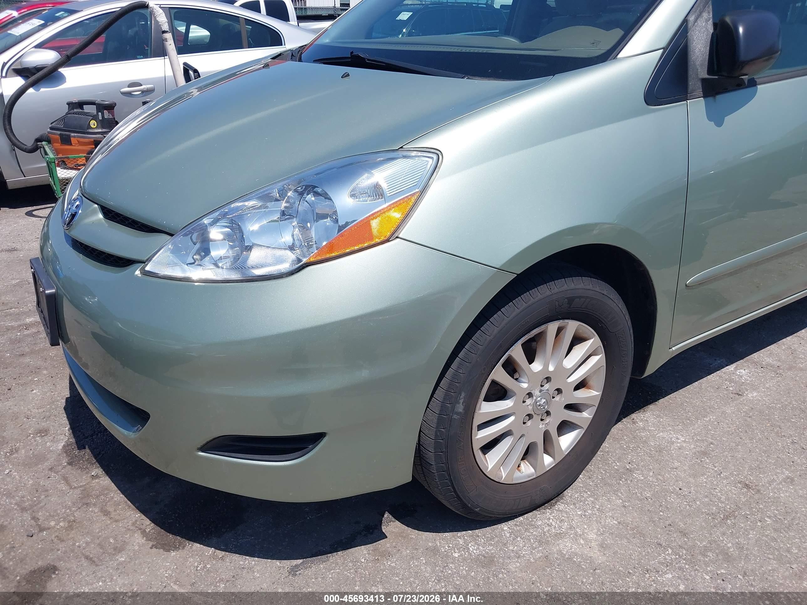 2007 Toyota Sienna Le Green vin: 5TDBK23C07S000723