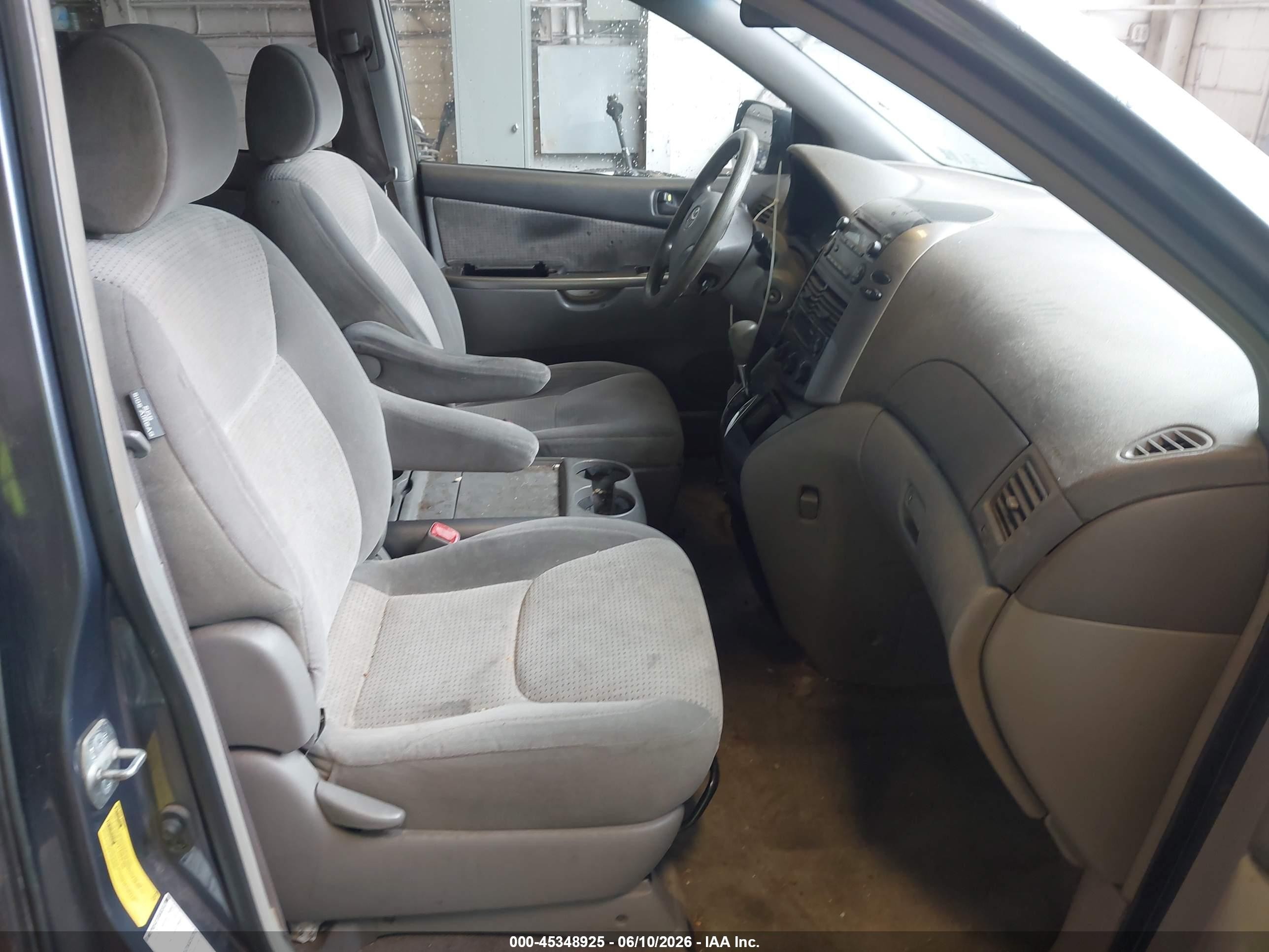 2008 Toyota Sienna Le Blue vin: 5TDBK23C08S011111