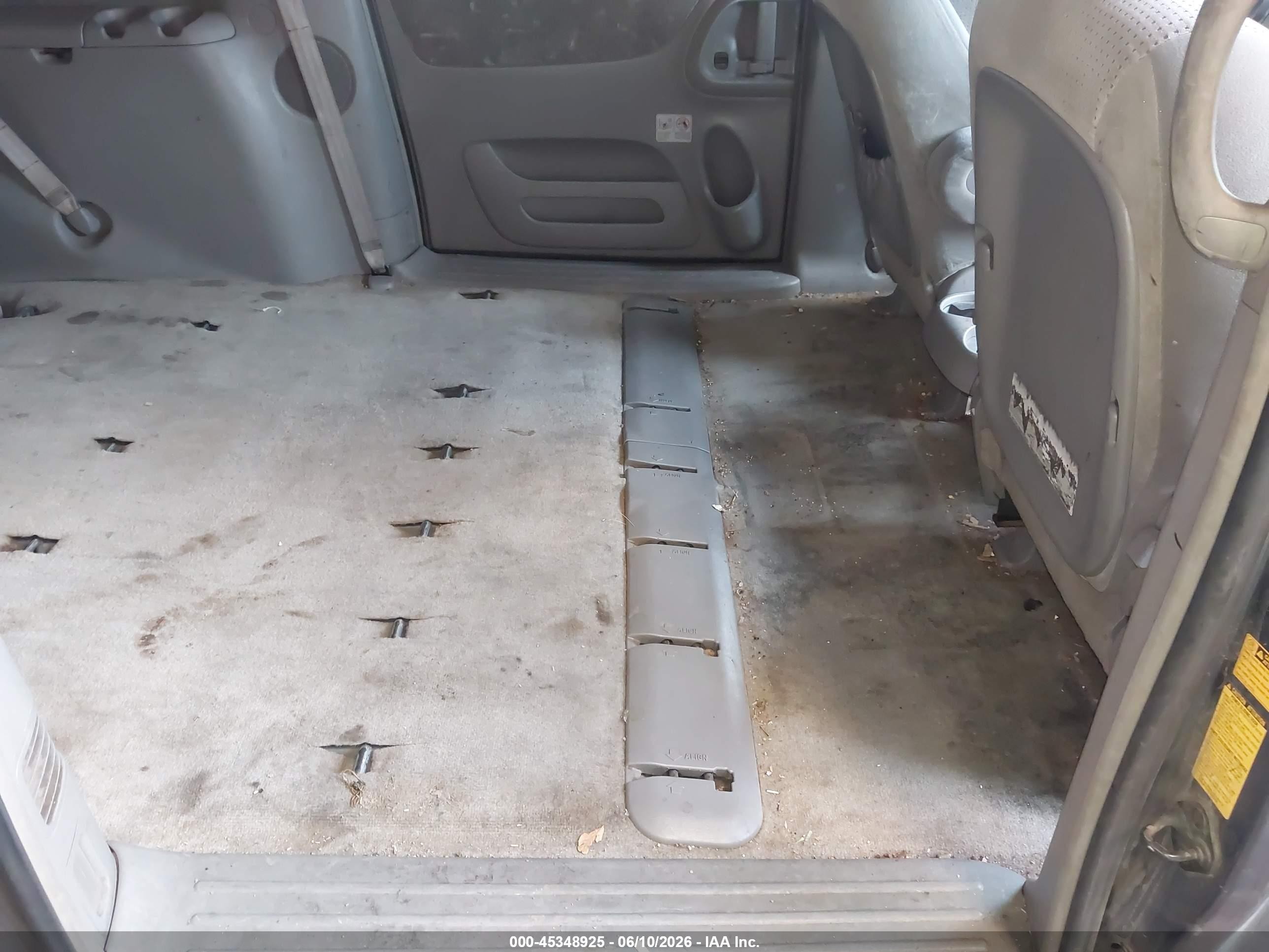 2008 Toyota Sienna Le Blue vin: 5TDBK23C08S011111