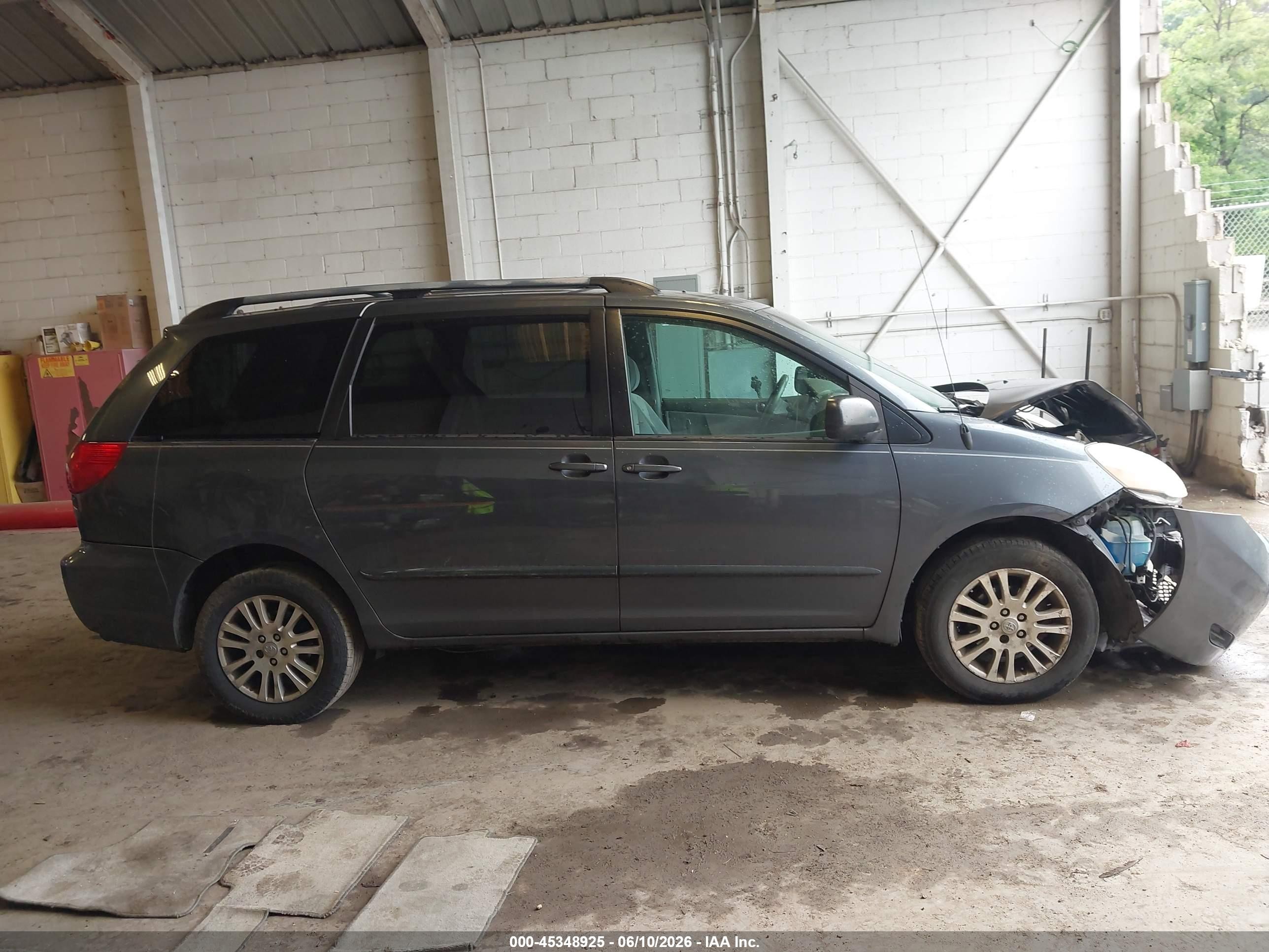 2008 Toyota Sienna Le Blue vin: 5TDBK23C08S011111