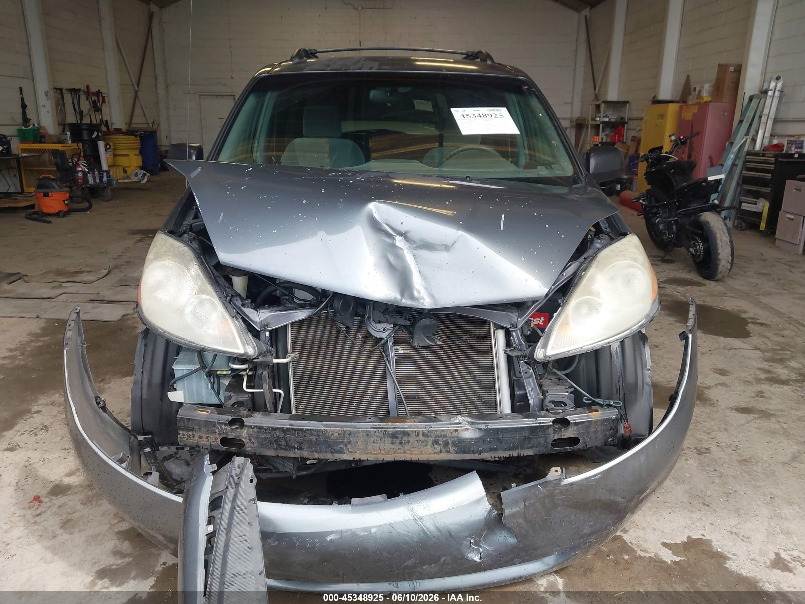 2008 Toyota Sienna Le Blue vin: 5TDBK23C08S011111