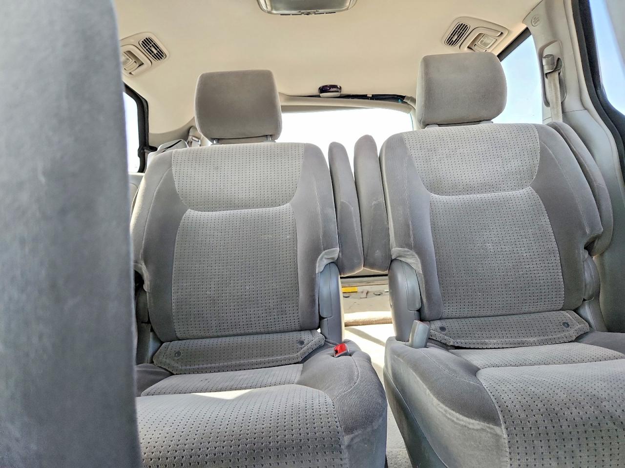 2008 Toyota Sienna Le 7-passenger Blue vin: 5TDBK23C08S013361