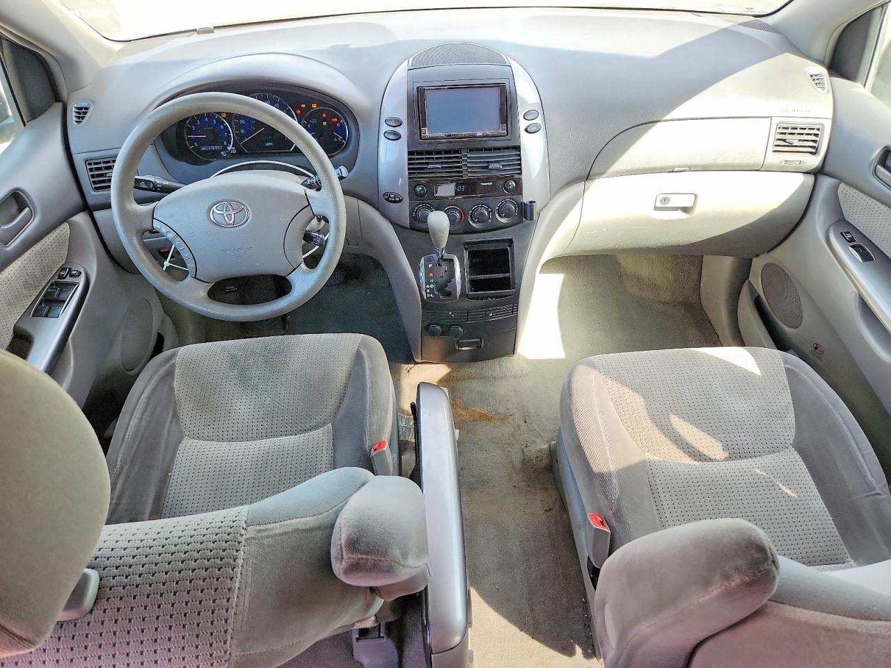 2008 Toyota Sienna Le 7-passenger Blue vin: 5TDBK23C08S013361