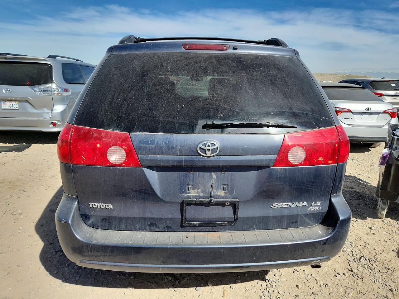 2008 Toyota Sienna Le 7-passenger Blue vin: 5TDBK23C08S013361