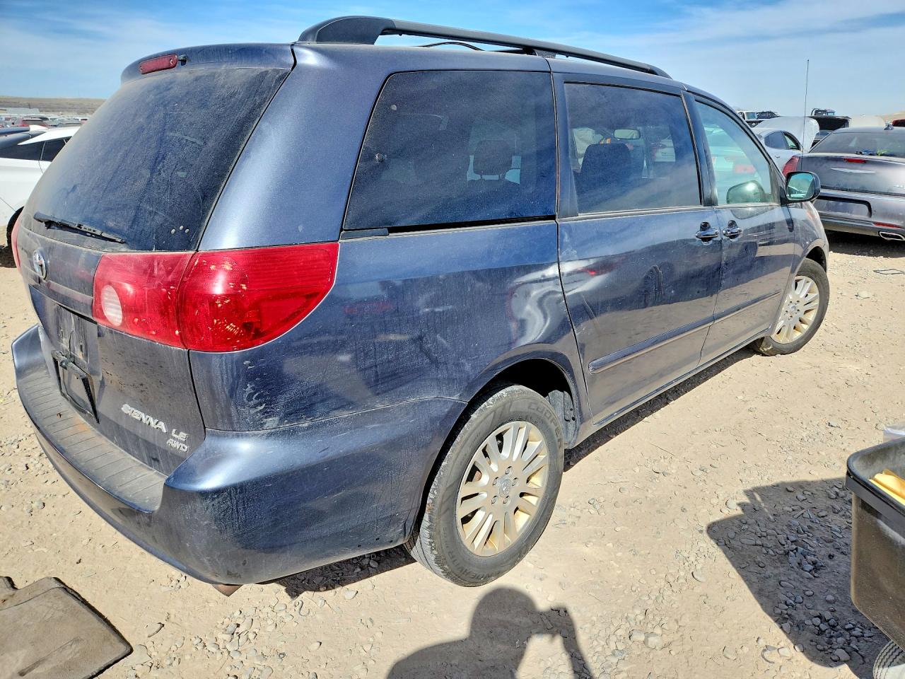 2008 Toyota Sienna Le 7-passenger Blue vin: 5TDBK23C08S013361