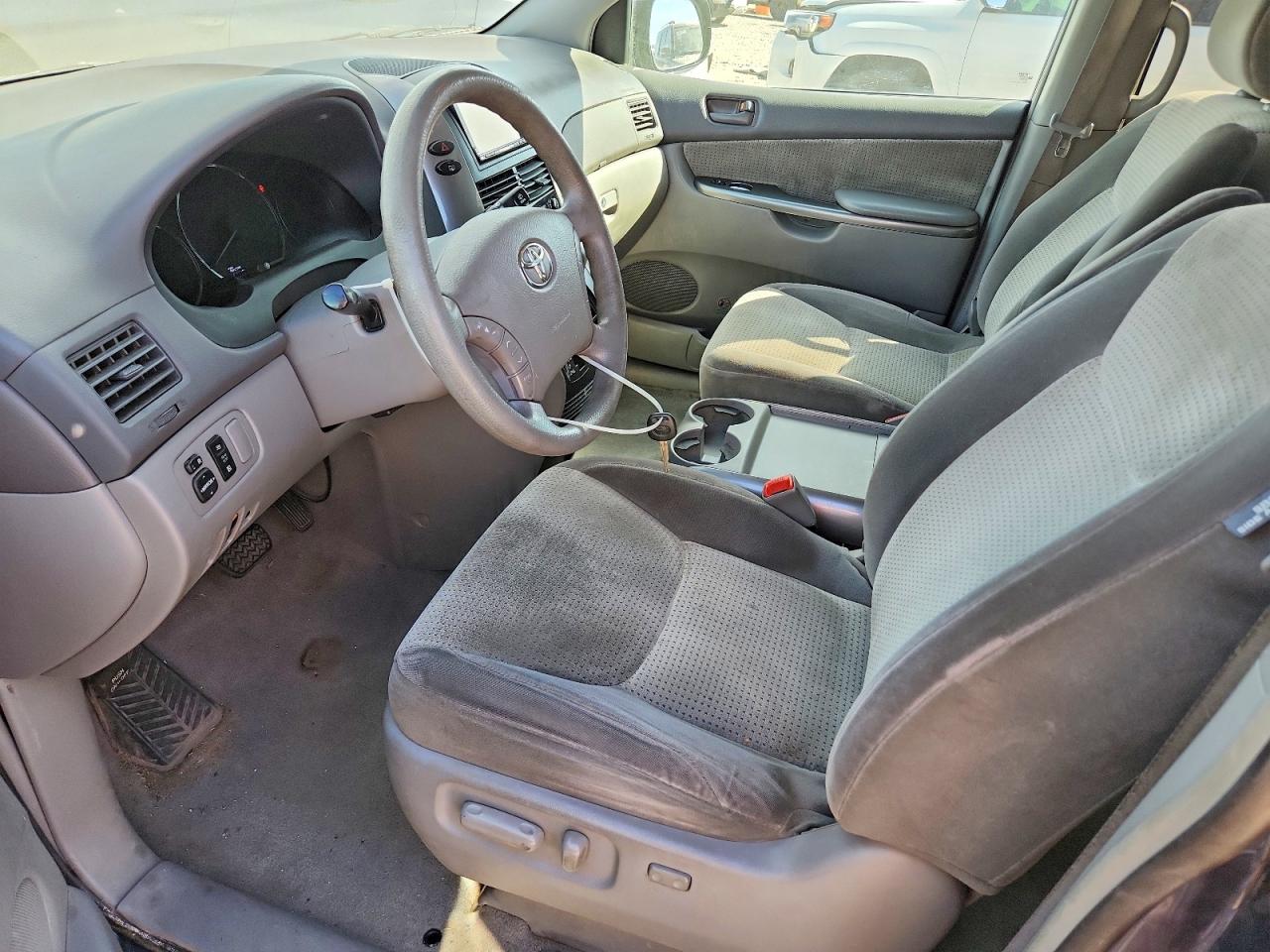 2008 Toyota Sienna Le 7-passenger Blue vin: 5TDBK23C08S013361