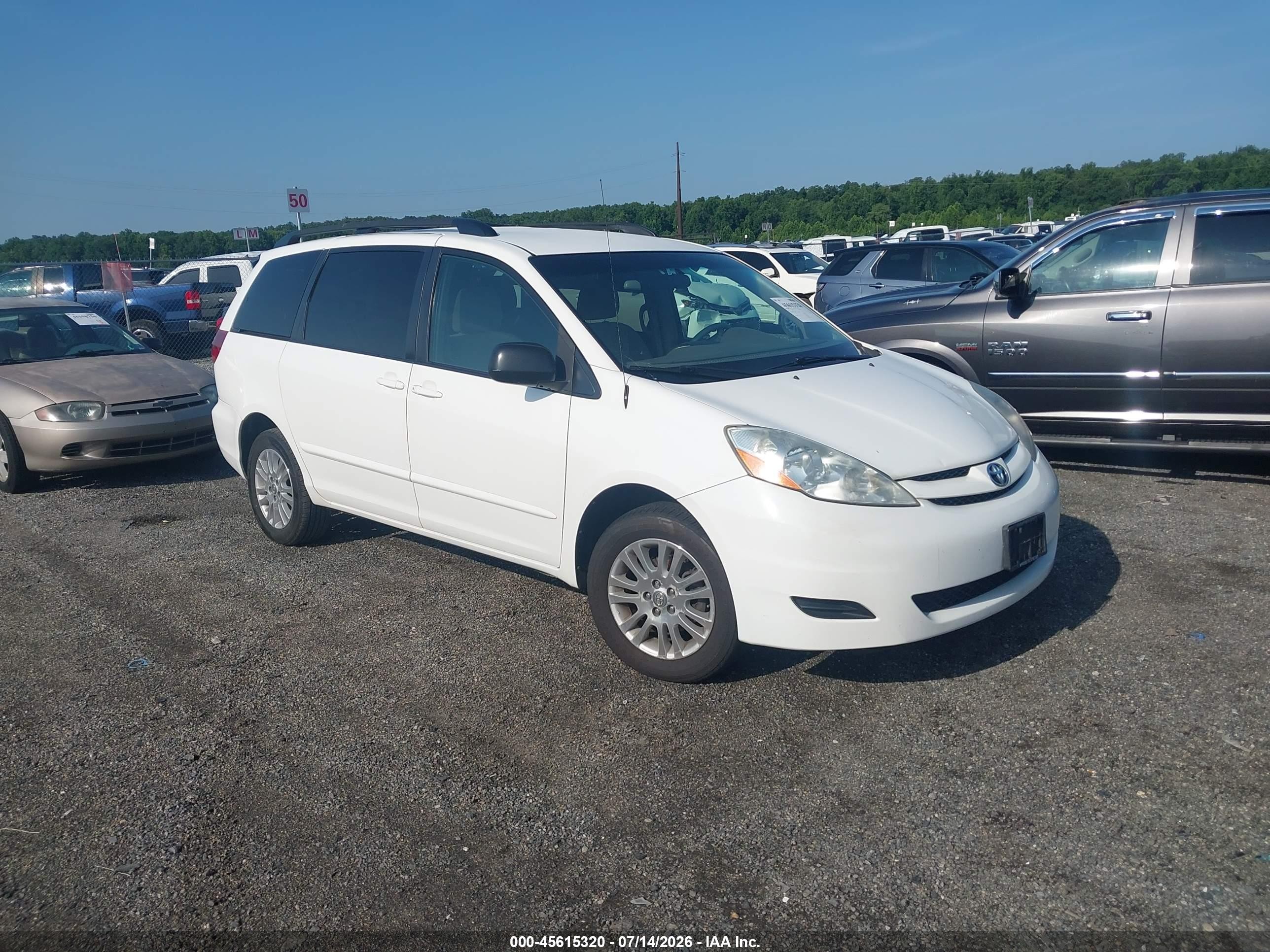 2009 Toyota Sienna Le White vin: 5TDBK23C29S026324