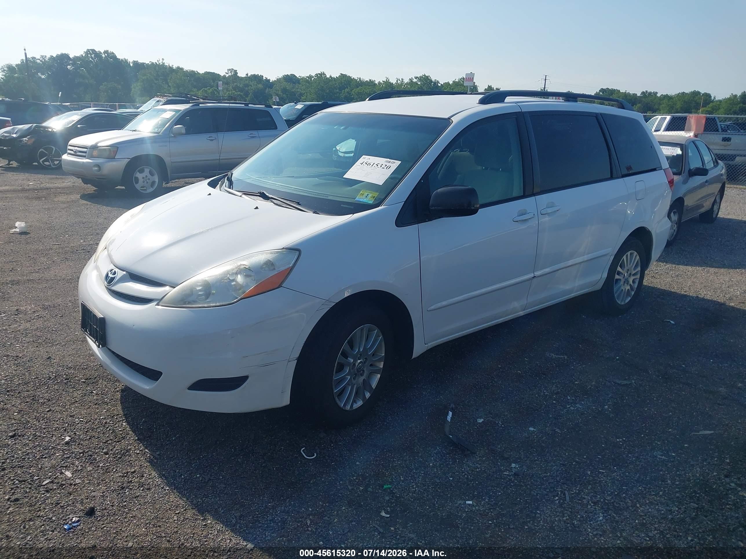 2009 Toyota Sienna Le White vin: 5TDBK23C29S026324