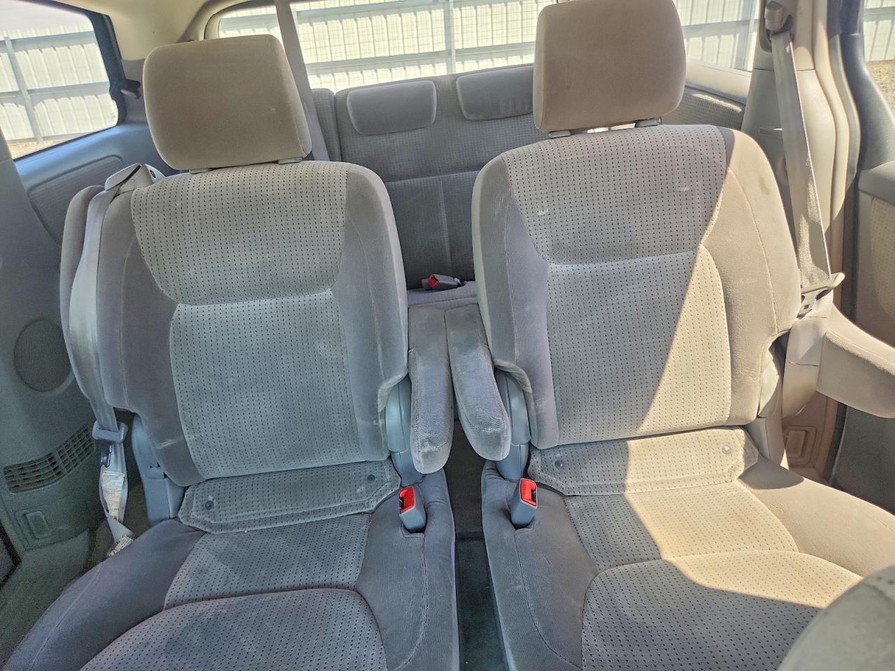 2008 Toyota Sienna Le Blue vin: 5TDBK23C38S016514